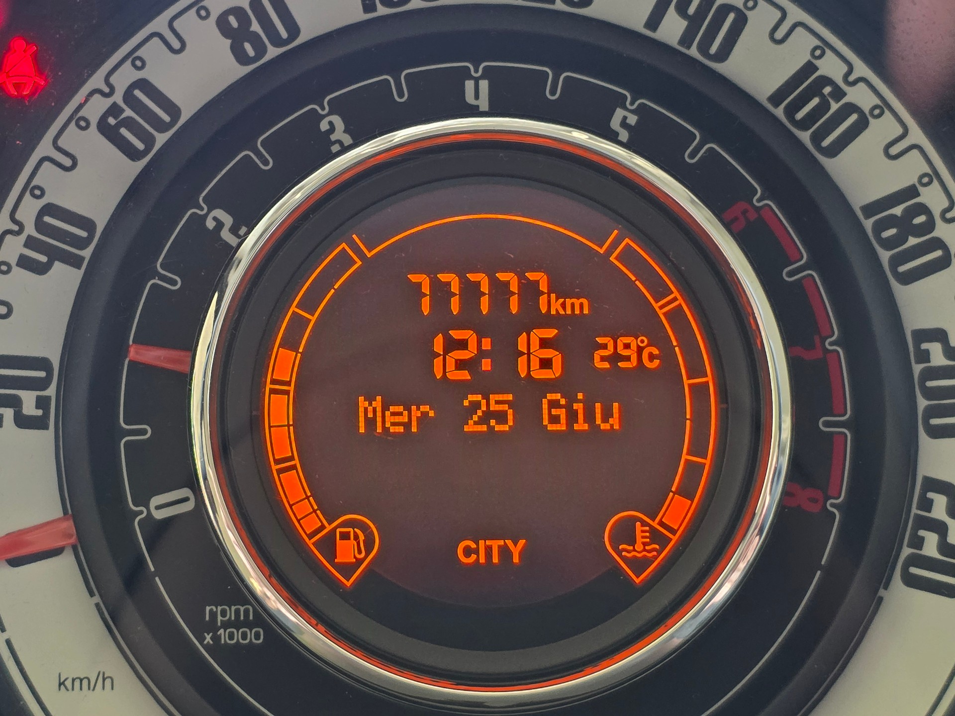 FIAT 500 1.2 Lounge-image-8