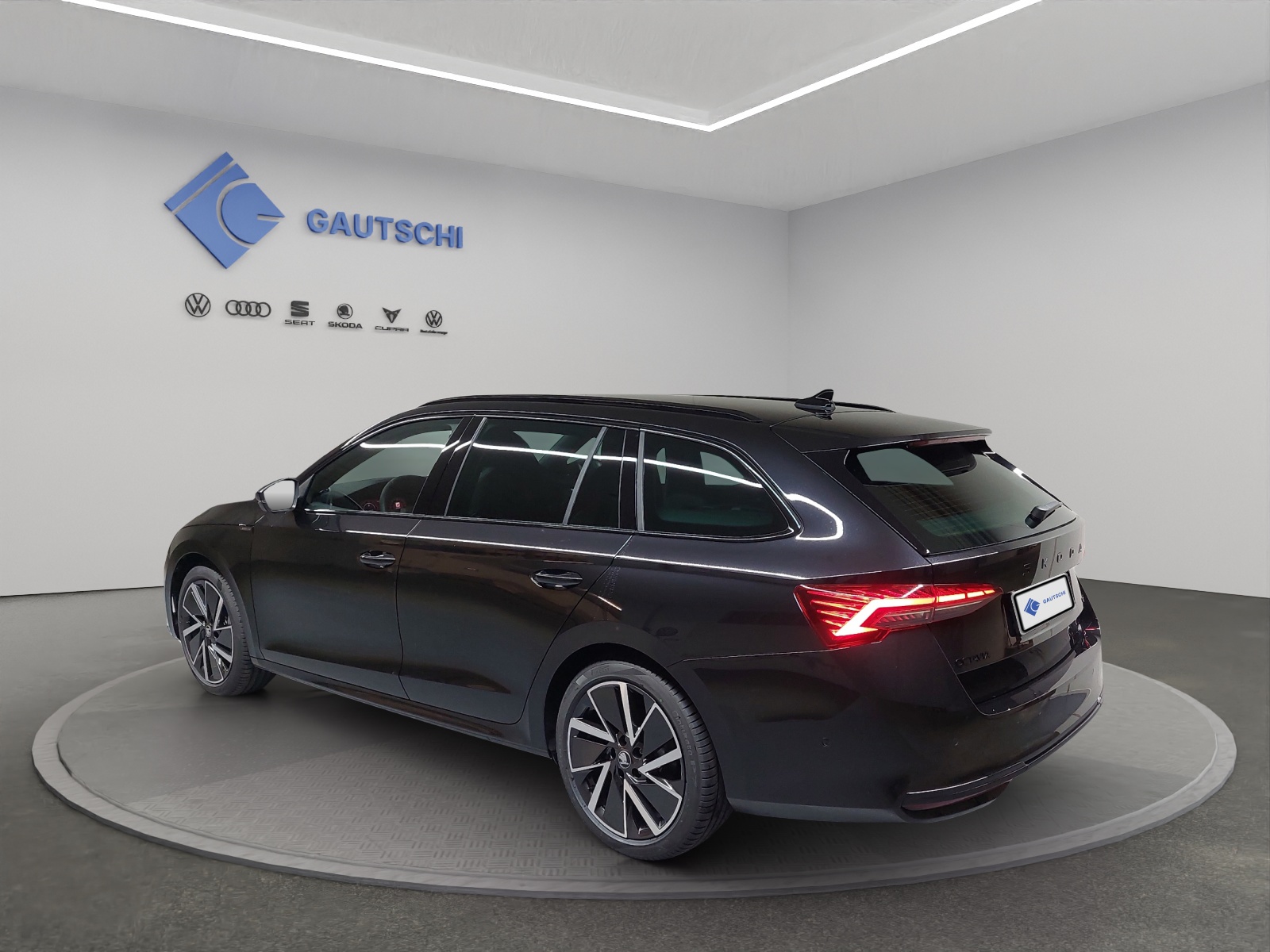SKODA Octavia Combi 2.0 TSI DSG Dynamic 4x4-image-2