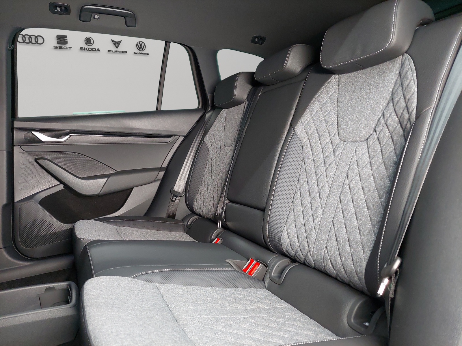 SKODA Octavia Combi 2.0 TSI DSG Dynamic 4x4-image-8