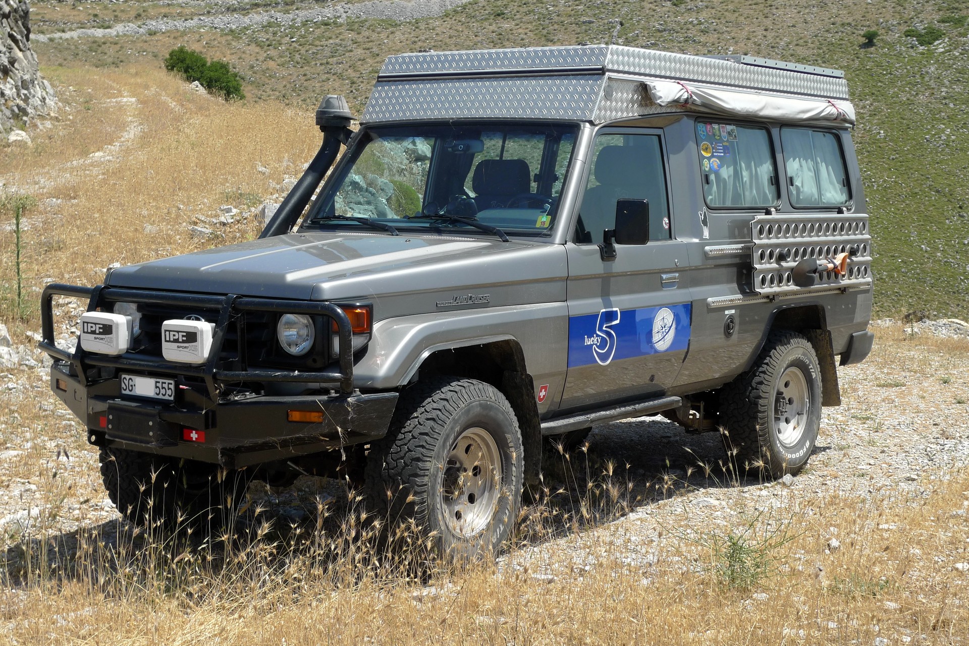 TOYOTA Land Cruiser HZJ78