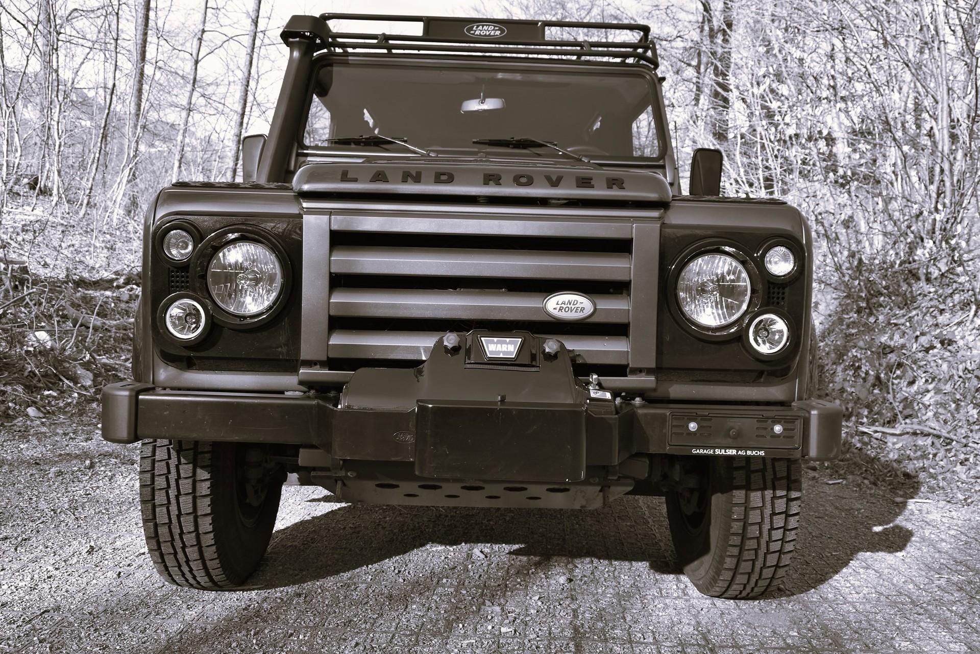 LAND ROVER Defender 90 2.4 Td4 Station Wagon-showroom-element-3