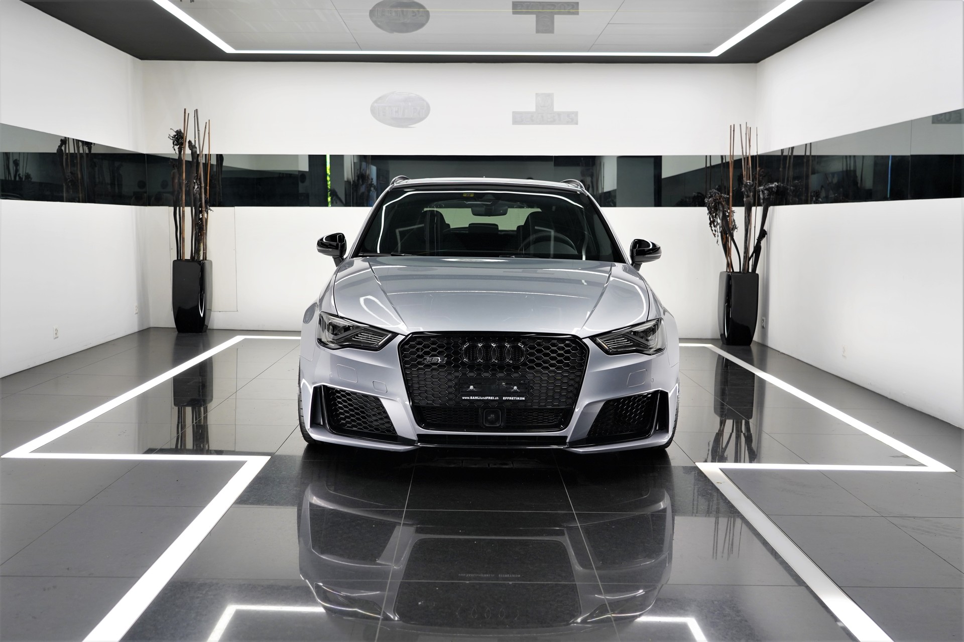 AUDI RS3 2.5 TSI quattro-showroom-element-2