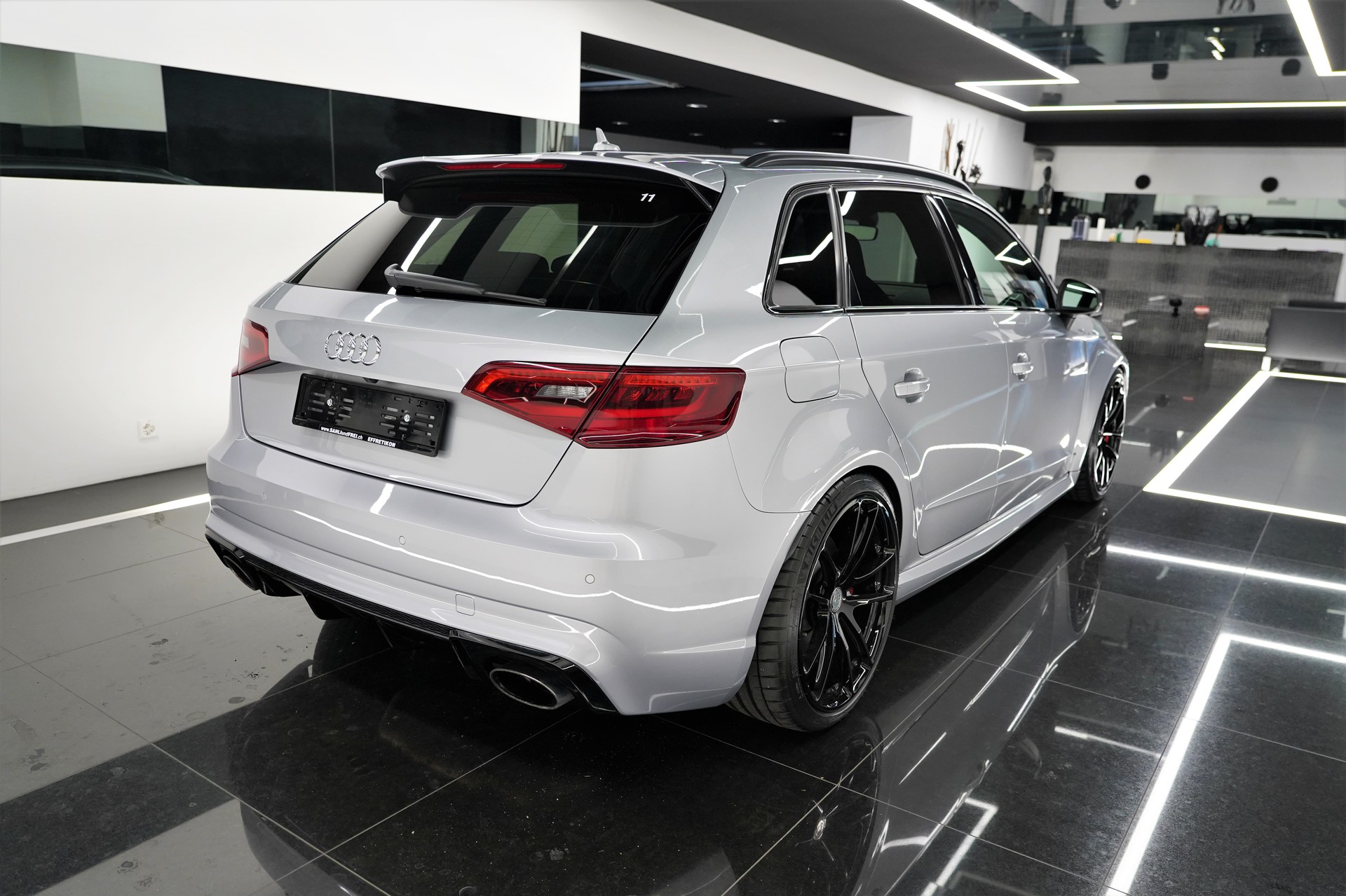 AUDI RS3 2.5 TSI quattro-showroom-element-3
