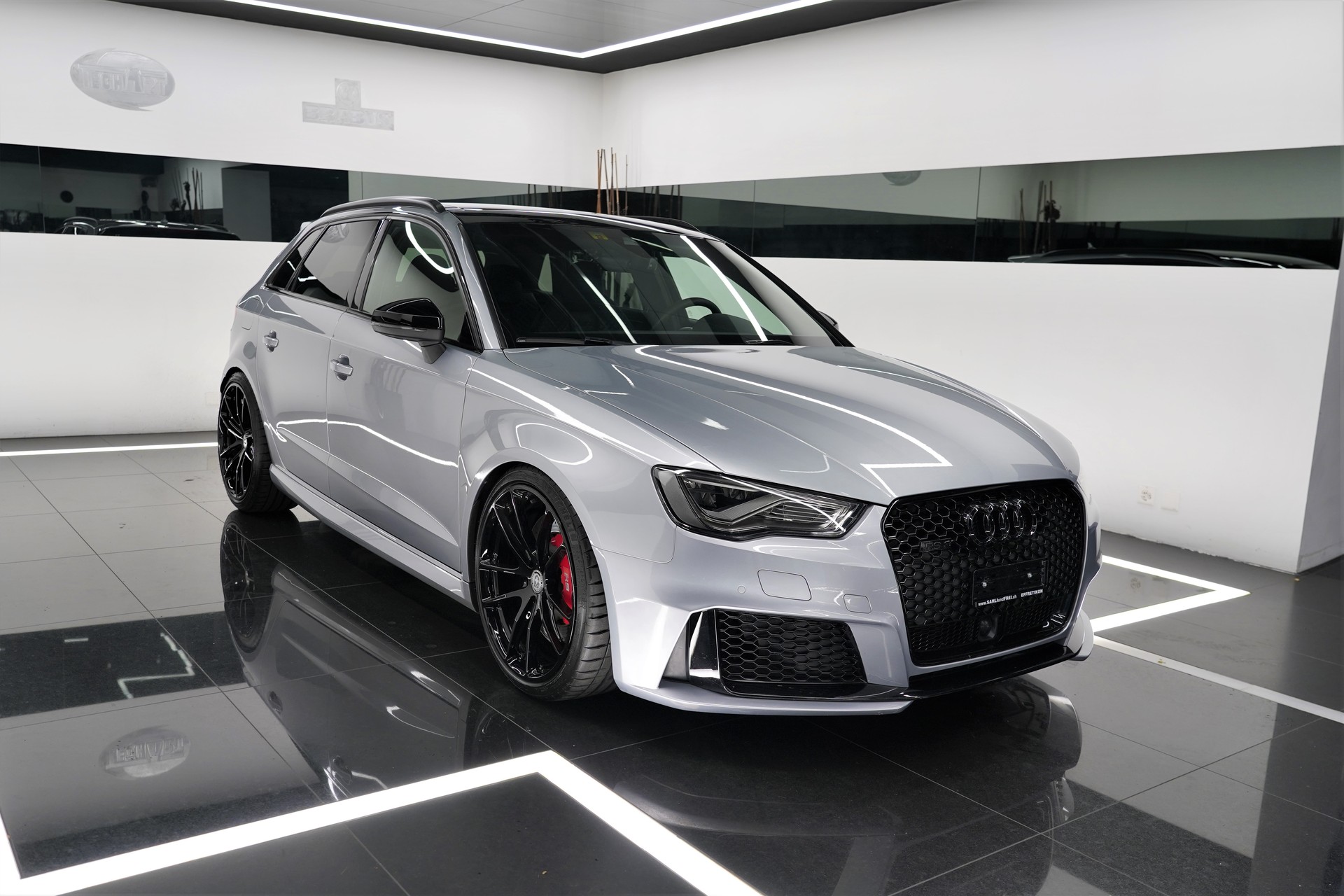 AUDI RS3 2.5 TSI quattro-showroom-element-1