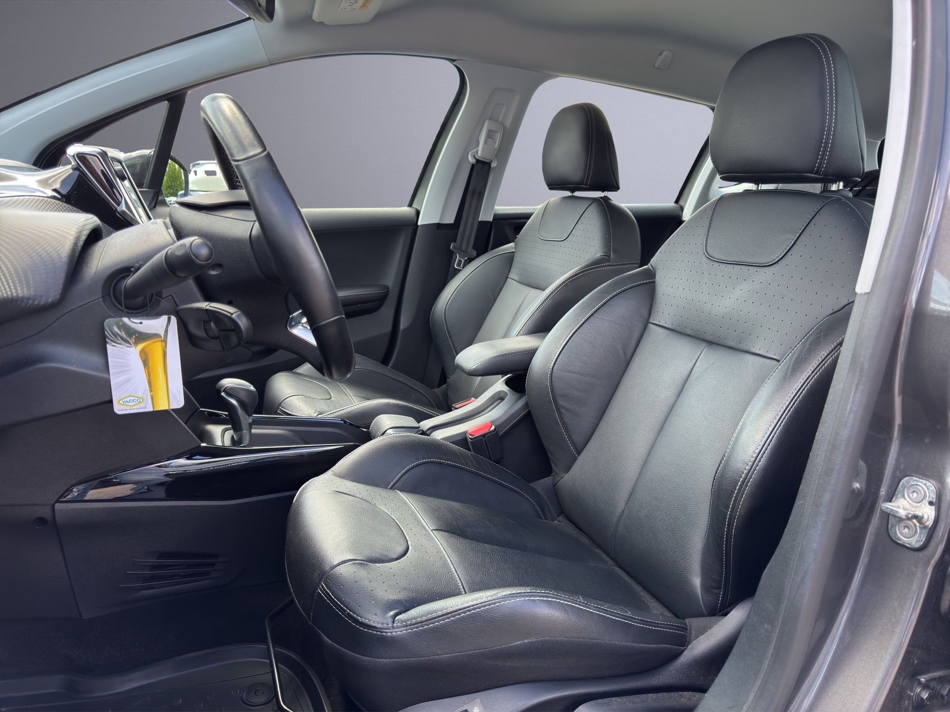 PEUGEOT 2008 1.2 PureTech Allure EAT6-image-8
