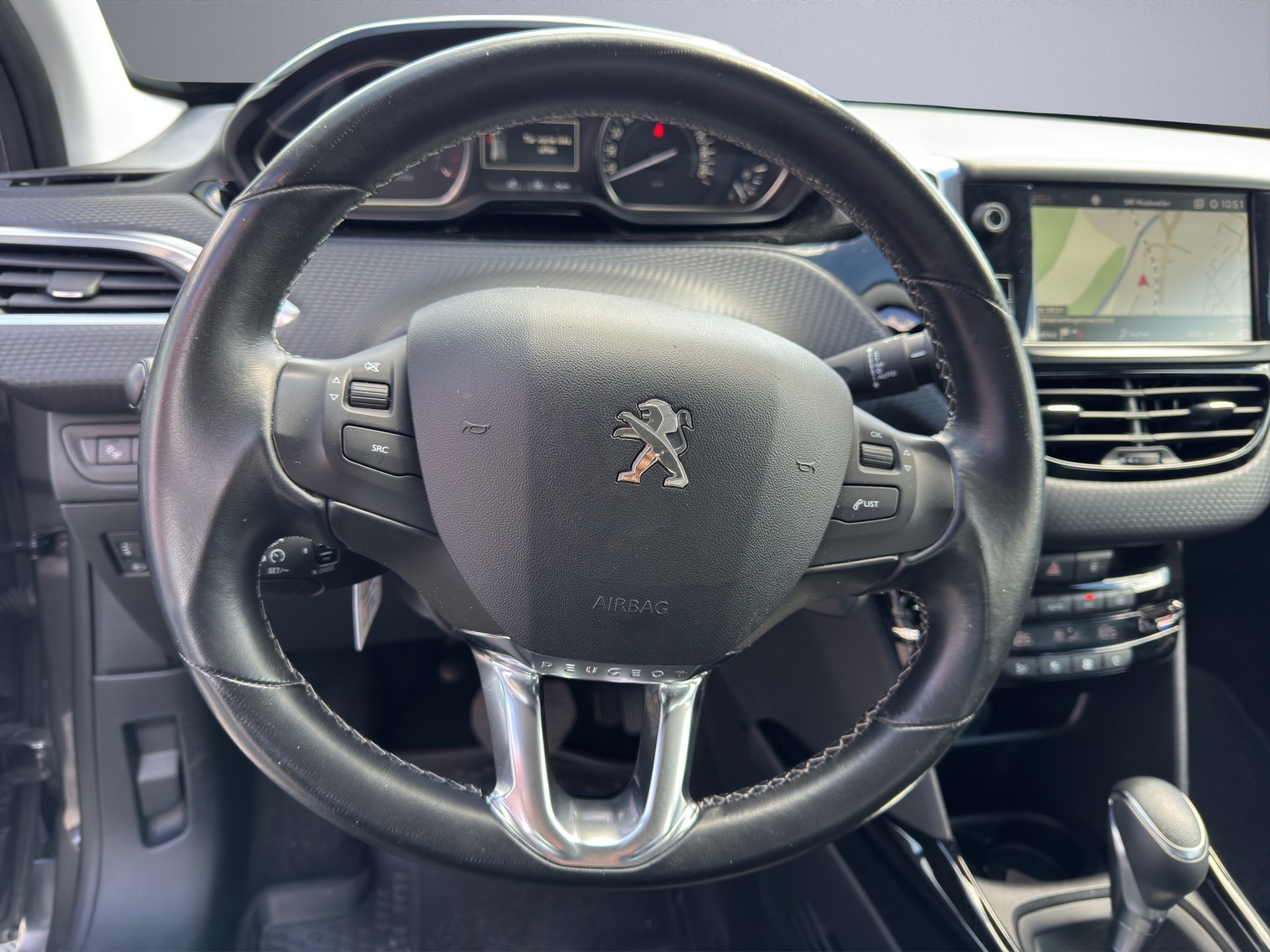 PEUGEOT 2008 1.2 PureTech Allure EAT6-image-13