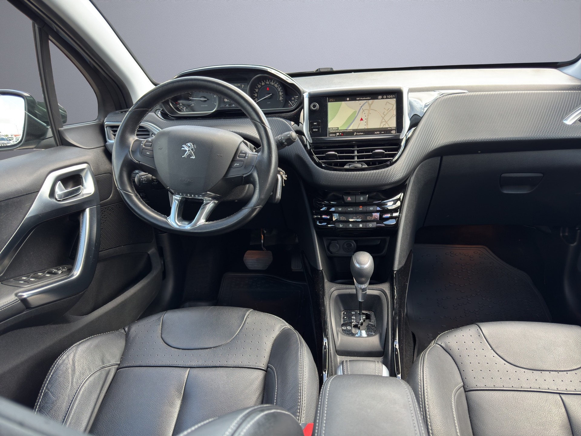 PEUGEOT 2008 1.2 PureTech Allure EAT6-image-12