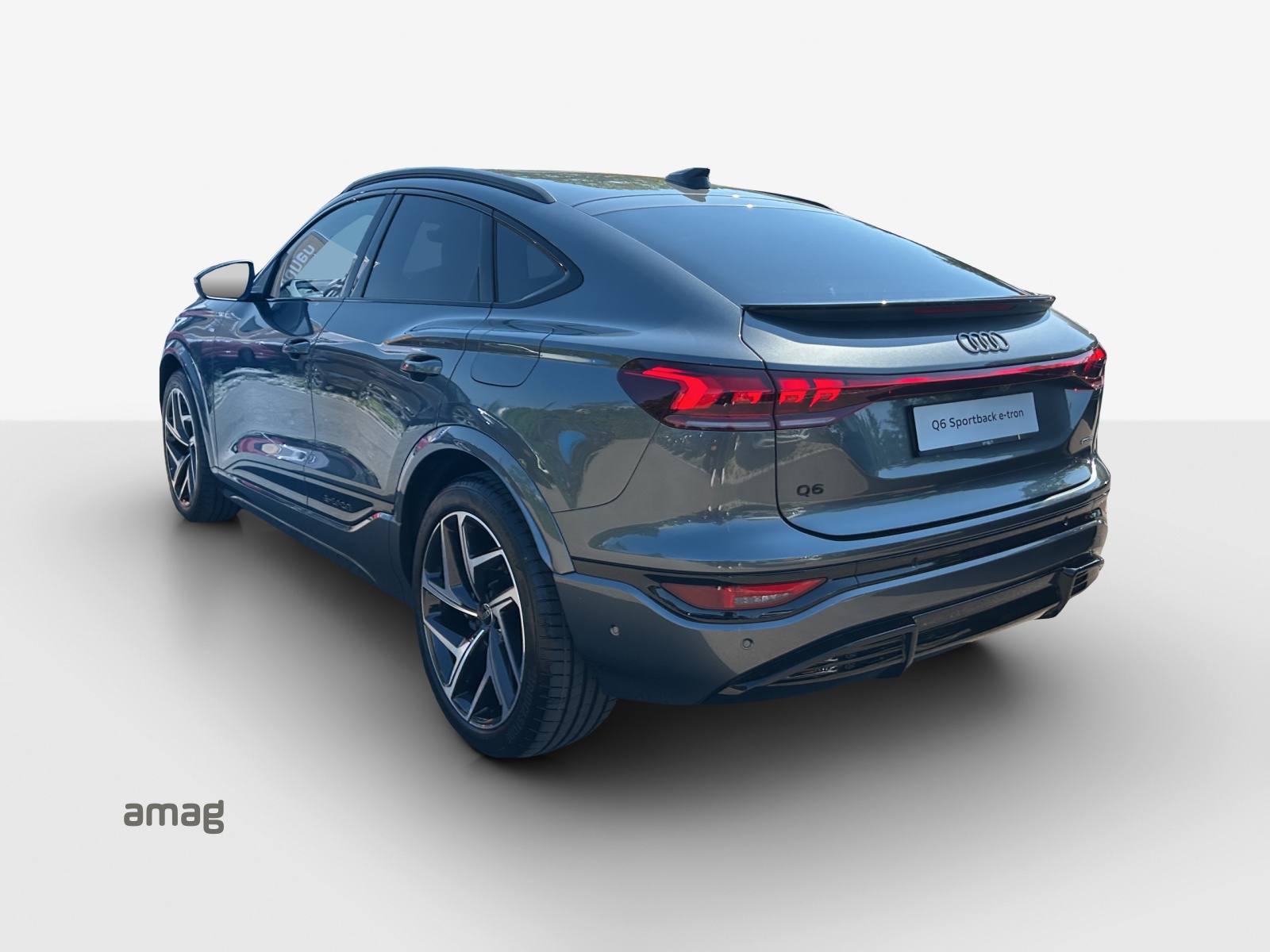 AUDI Q6 Sportback e-tron quattro-showroom-element-2