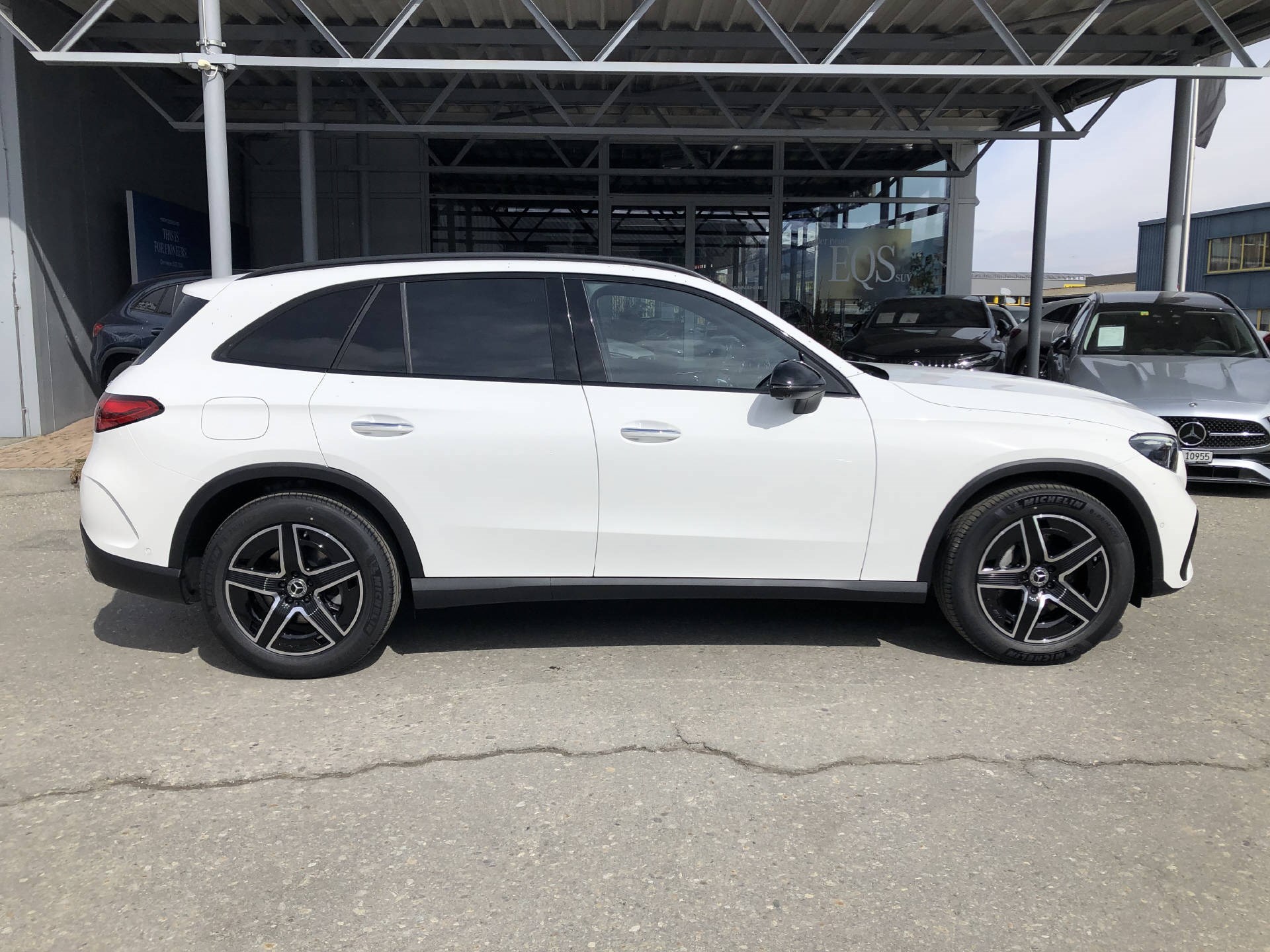 MERCEDES-BENZ GLC 300 AMG Line 4matic-showroom-element-1