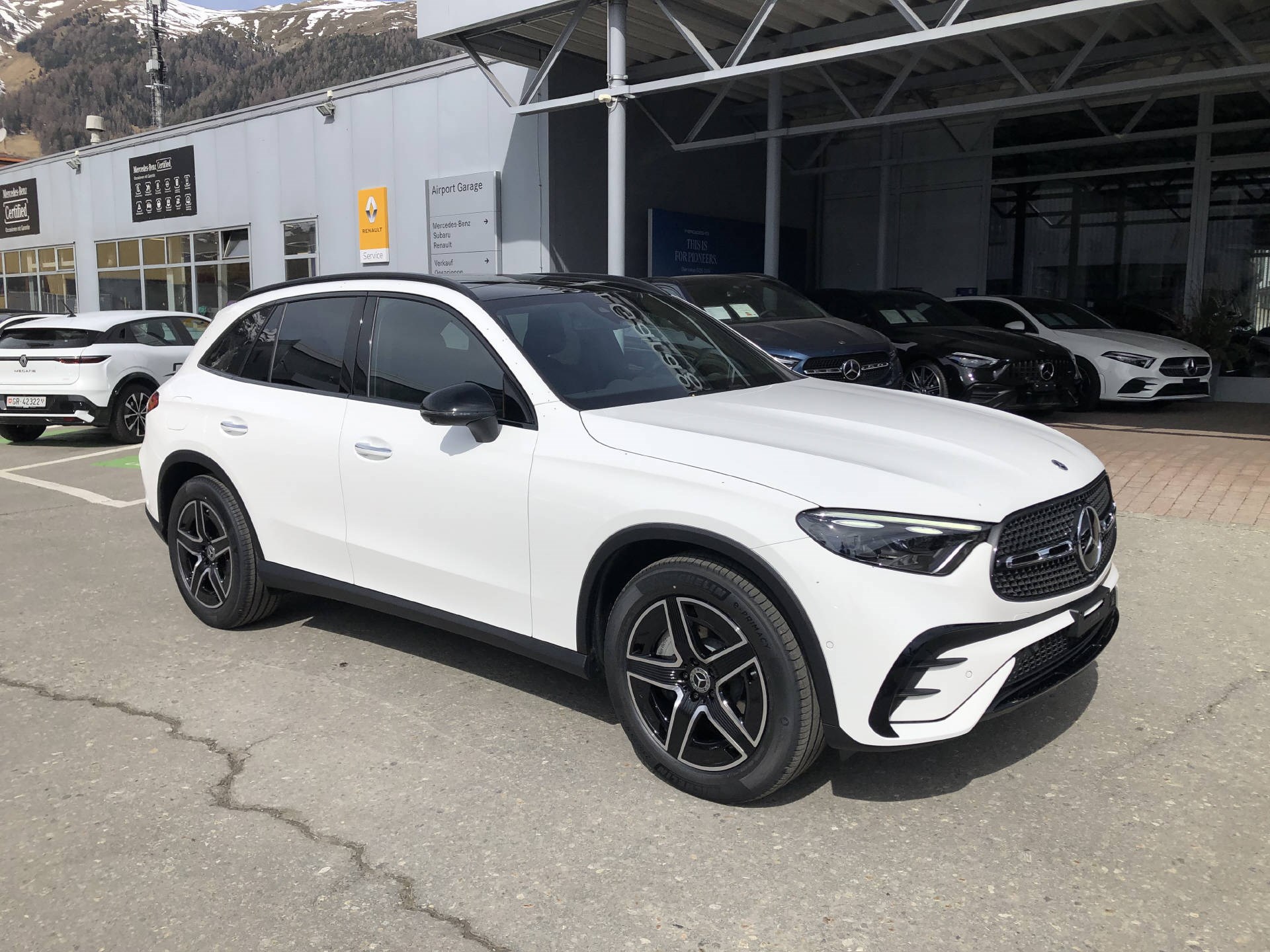 MERCEDES-BENZ GLC 300 AMG Line 4matic-showroom-element-2