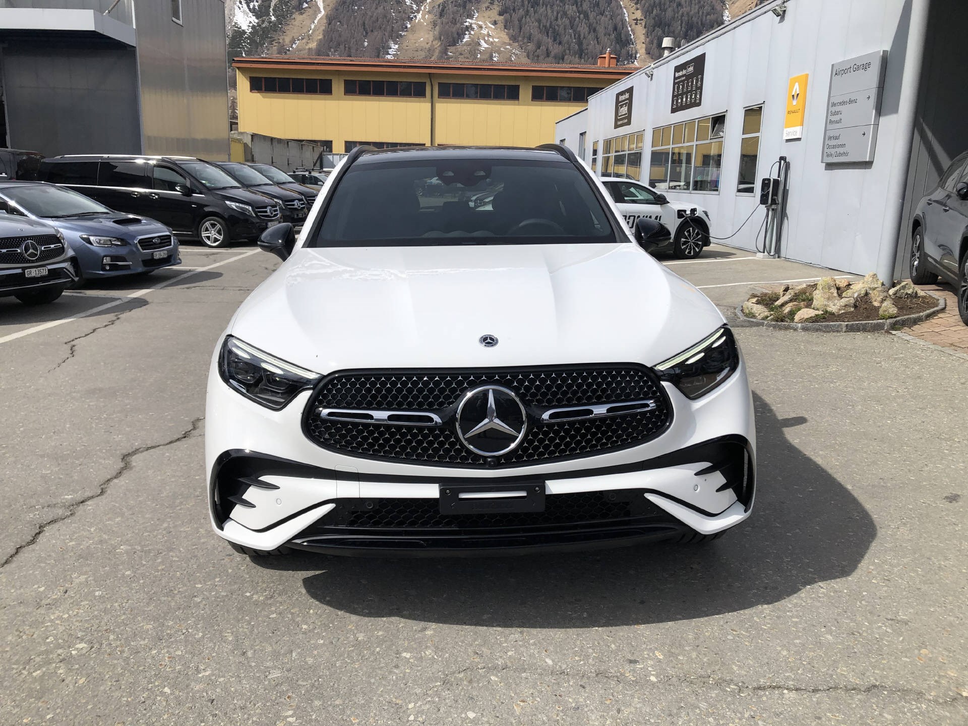 MERCEDES-BENZ GLC 300 AMG Line 4matic-showroom-element-3