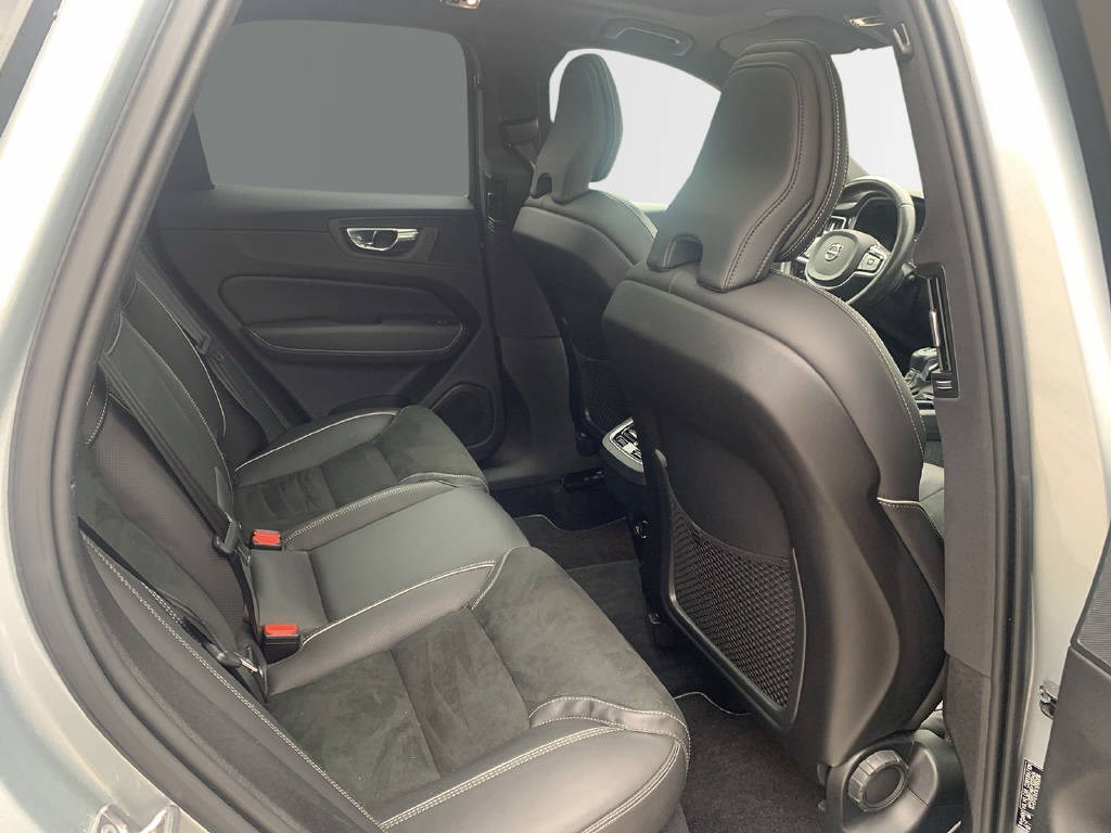 VOLVO XC60 2.0 T6 R-Design AWD-image-11