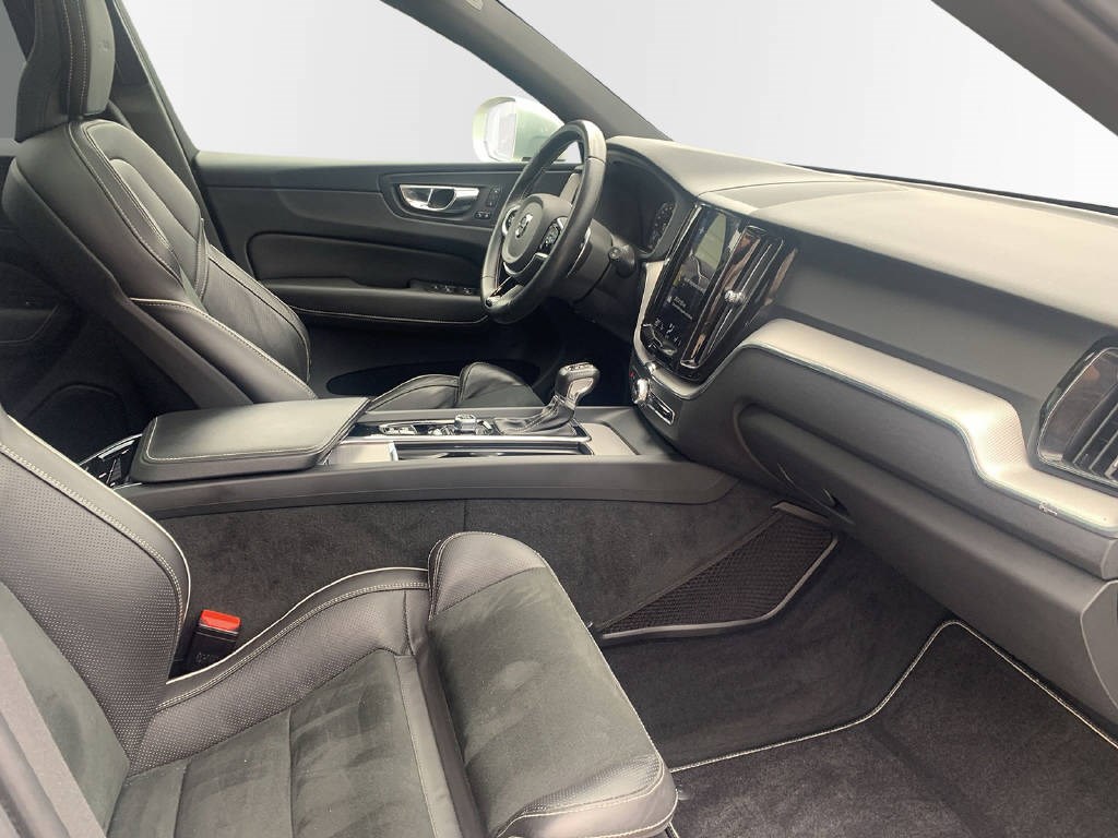 VOLVO XC60 2.0 T6 R-Design AWD-image-12
