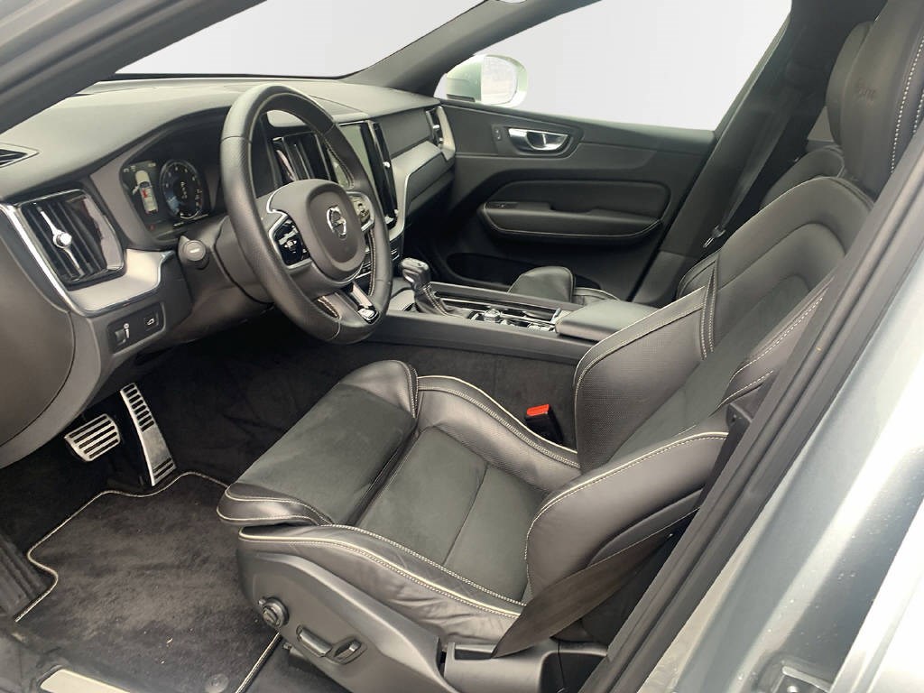 VOLVO XC60 2.0 T6 R-Design AWD-image-9