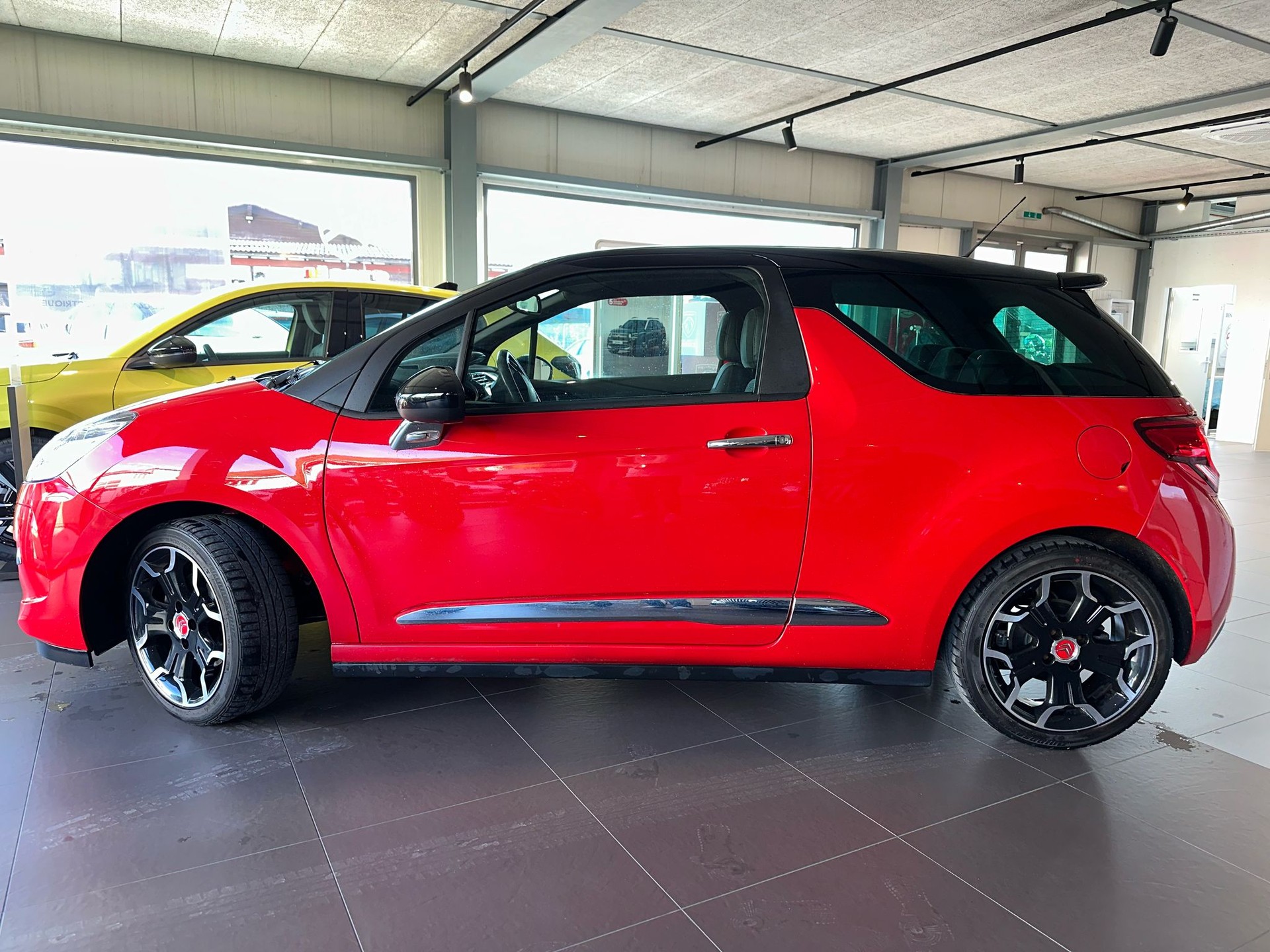 DS AUTOMOBILES DS3 1.6 THP Sport Chic Plus-showroom-element-1