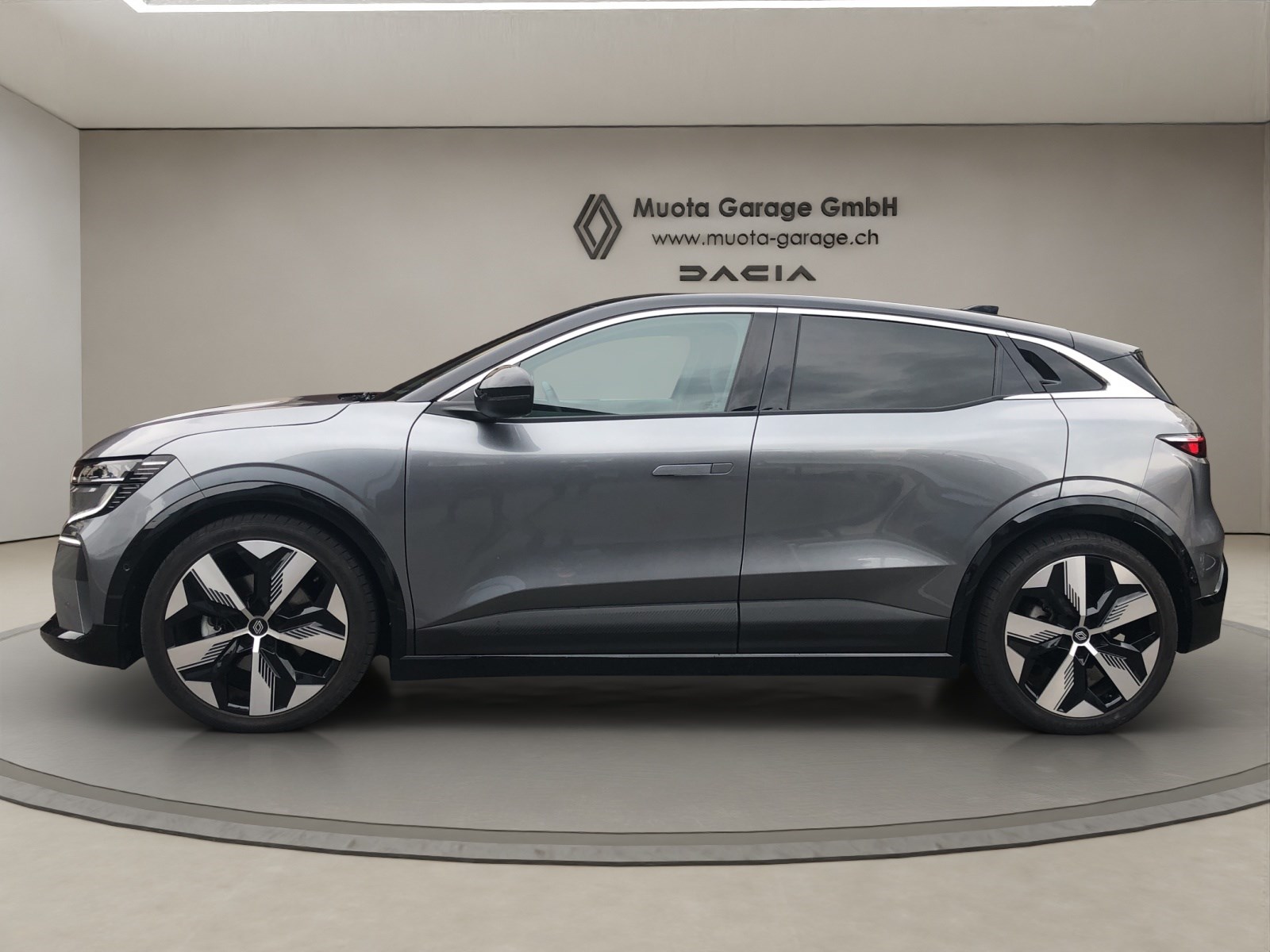 RENAULT Mégane E-Tech techno-showroom-element-2