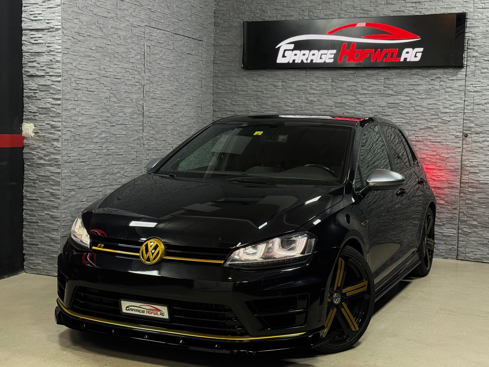 VW Golf 2.0 TSI R 4Motion DSG-showroom-element-1