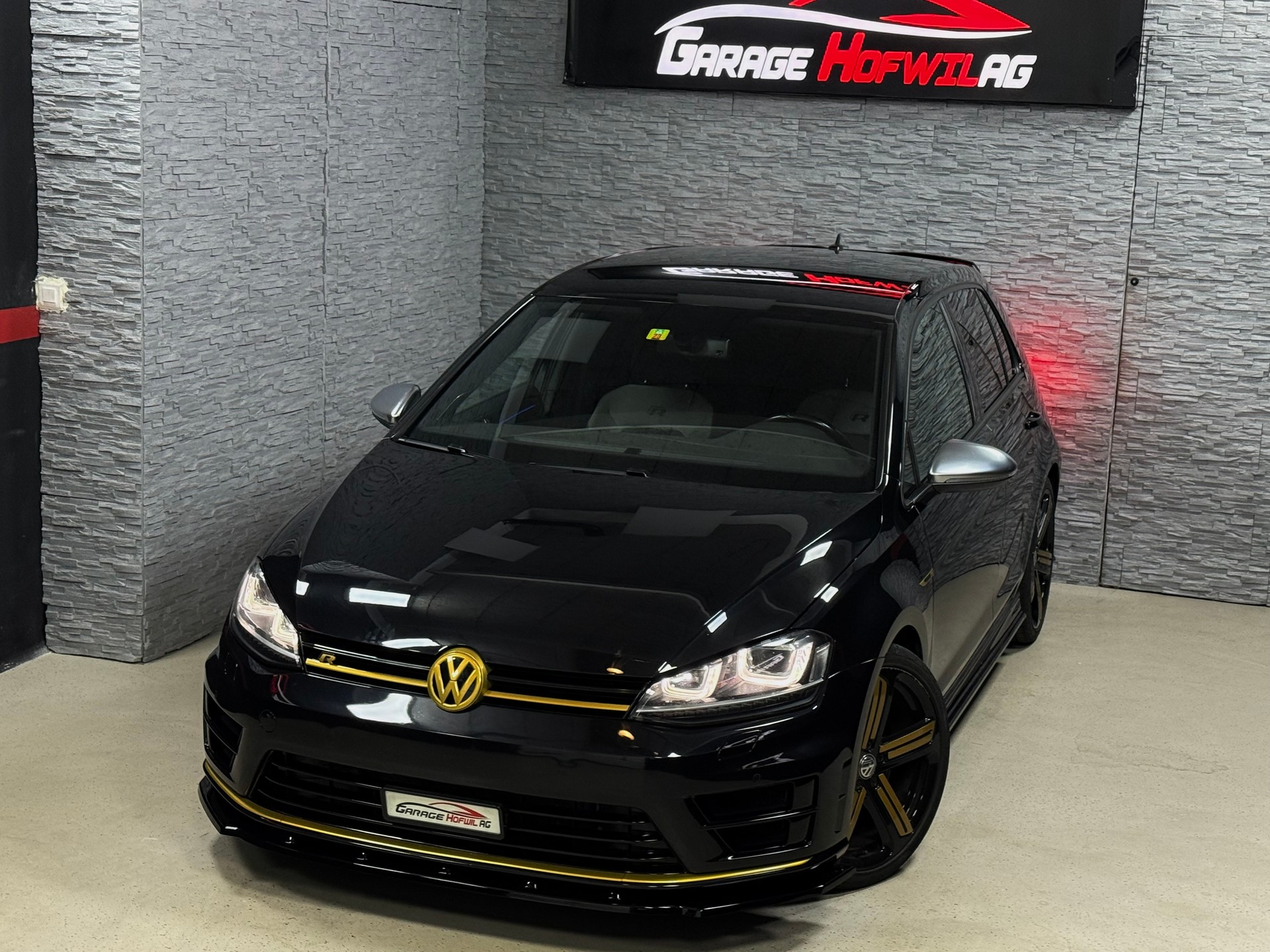 VW Golf 2.0 TSI R 4Motion DSG-showroom-element-3
