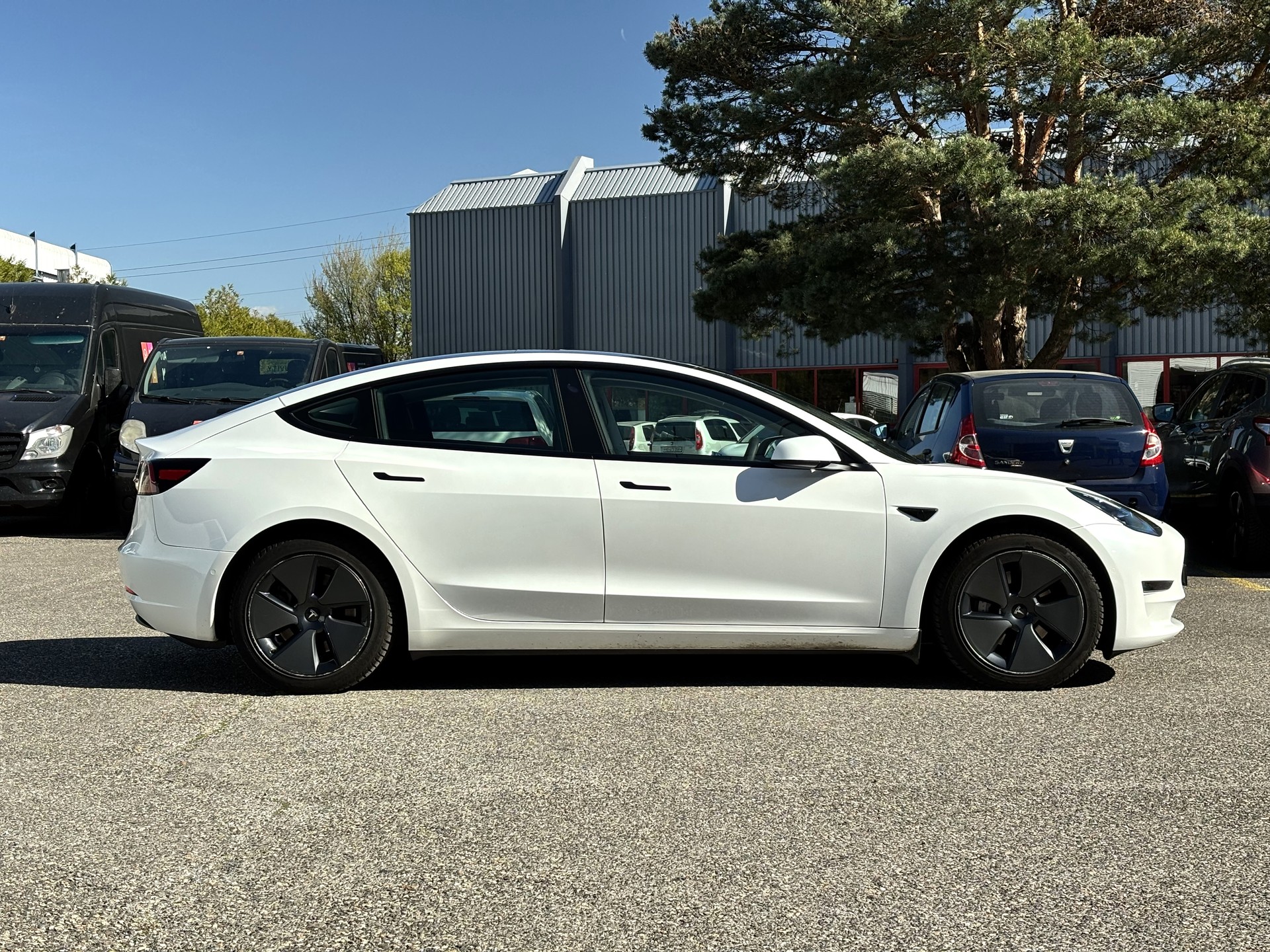 TESLA Model 3 Long Range Dual Motor AWD-showroom-element-2