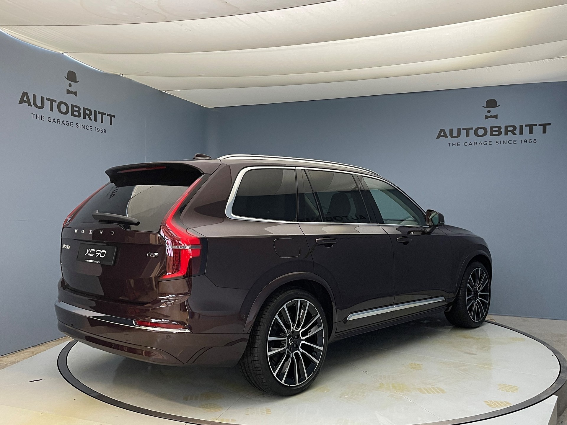 VOLVO XC90 2.0 T8 TE Ultra Bright eAWD-showroom-element-2
