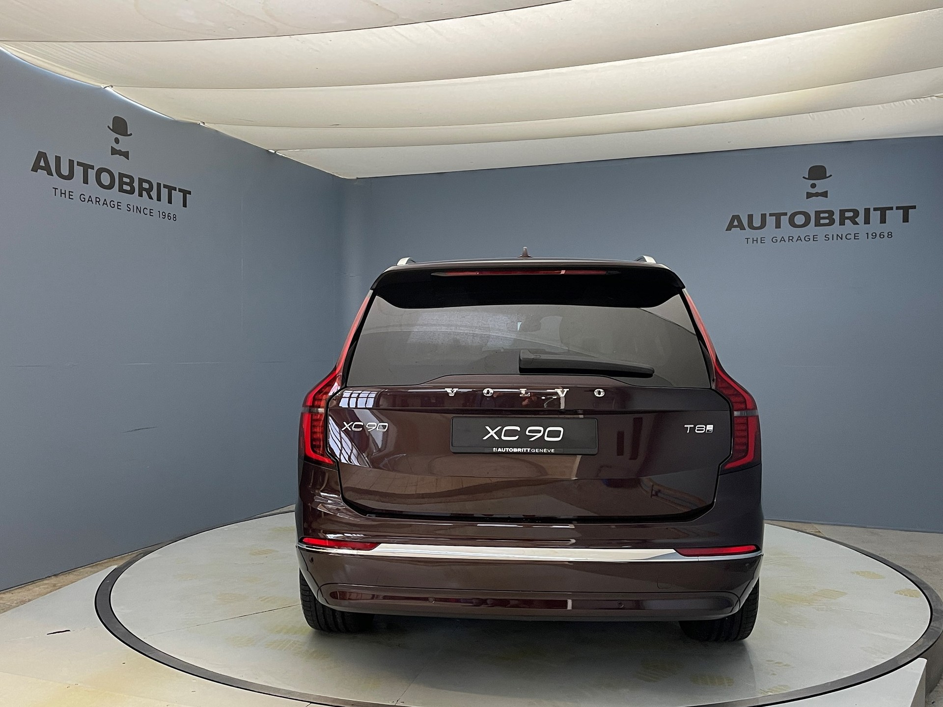 VOLVO XC90 2.0 T8 TE Ultra Bright eAWD-showroom-element-3