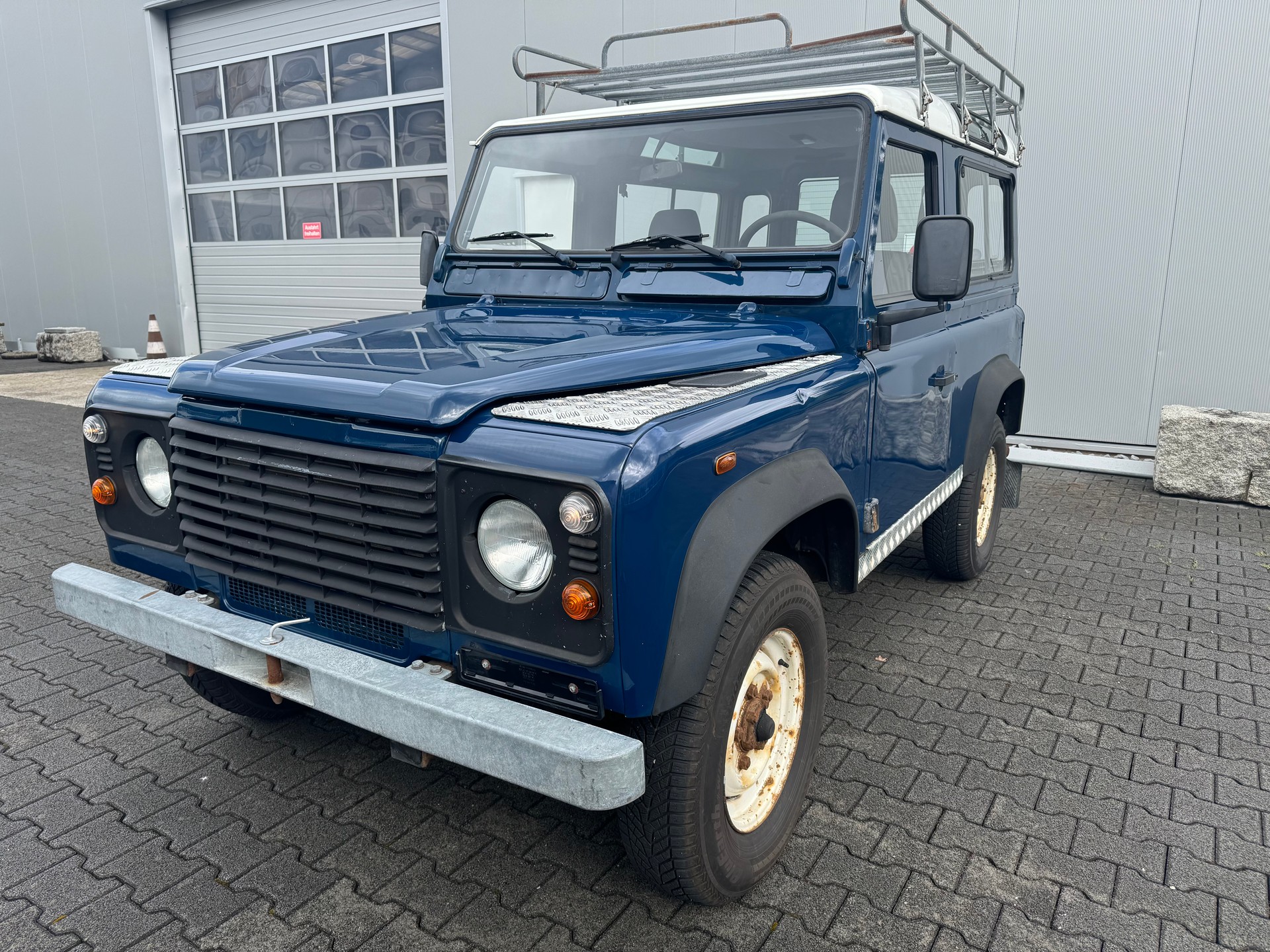 LAND ROVER Defender 90 SW 2.5 Td5-showroom-element-1
