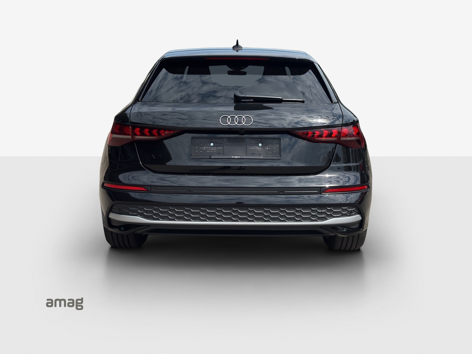 AUDI A3 Sportback 40 TFSI e Attraction-showroom-element-3