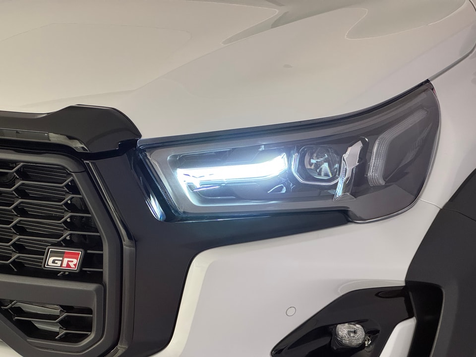 Hilux Double Cab 2.8 D 230 GR Sport II 4x4