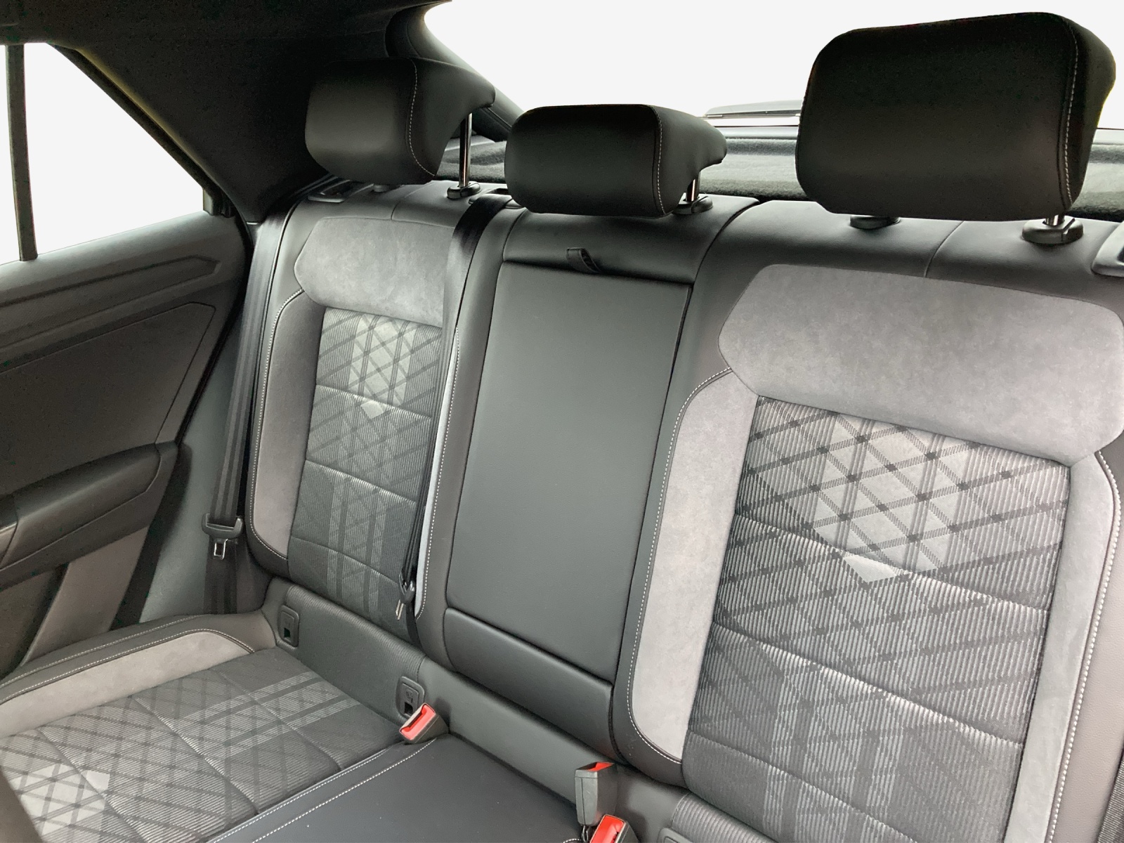 VW T-Roc 2.0 TSI R-Line DSG 4Motion-image-11