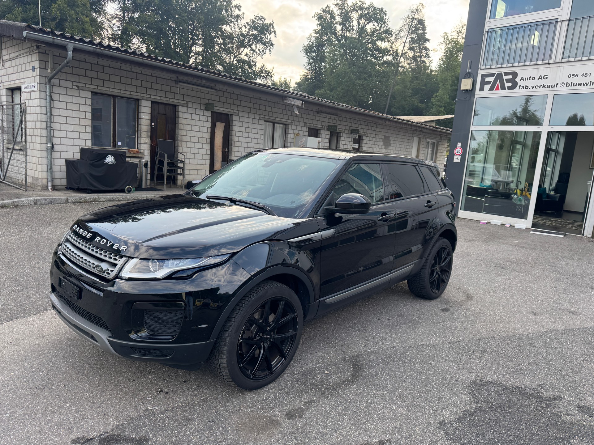 LAND ROVER Range Rover Evoque 2.0 TD4 SE Advantage AT9-showroom-element-3