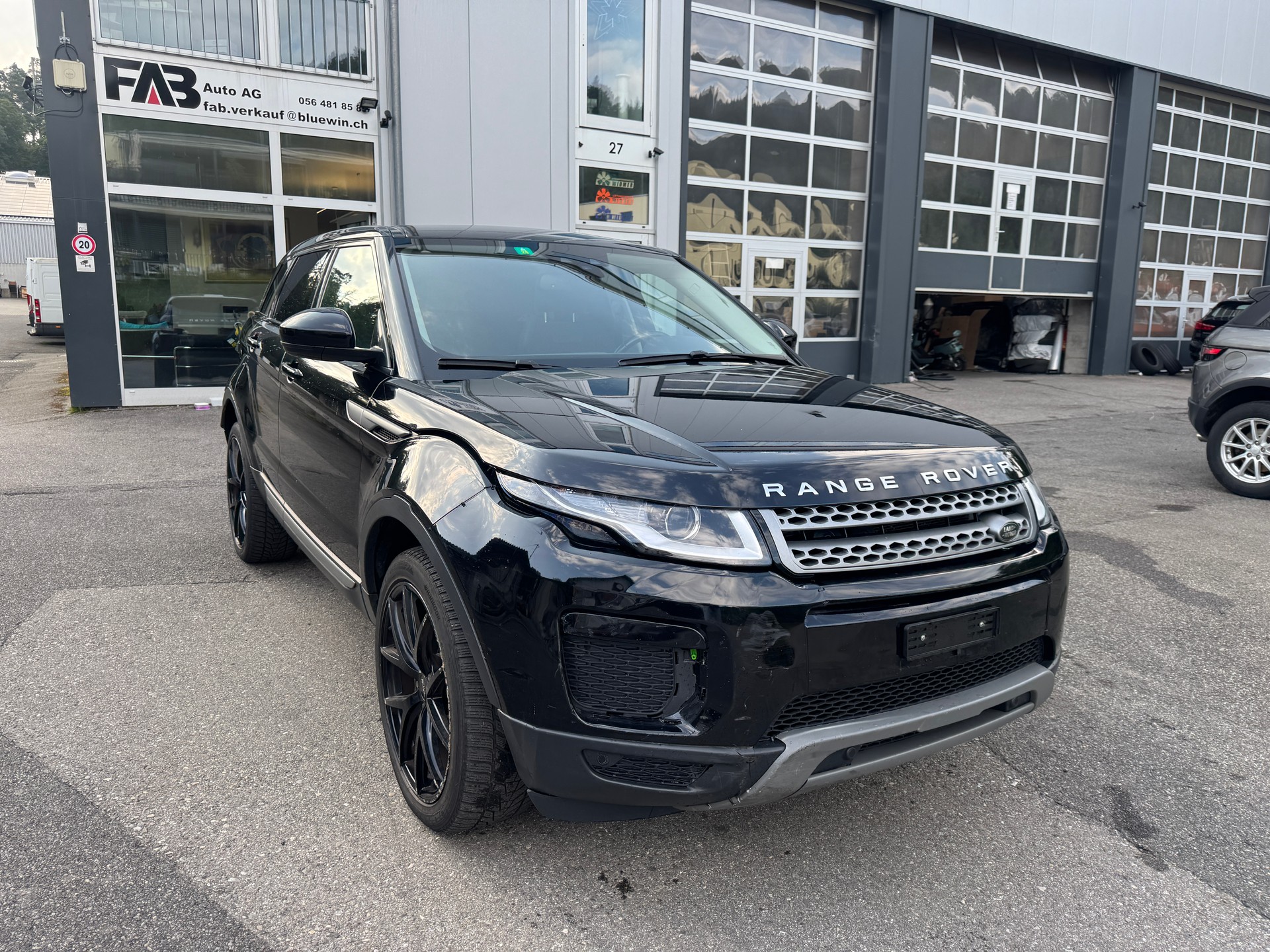 LAND ROVER Range Rover Evoque 2.0 TD4 SE Advantage AT9-showroom-element-1