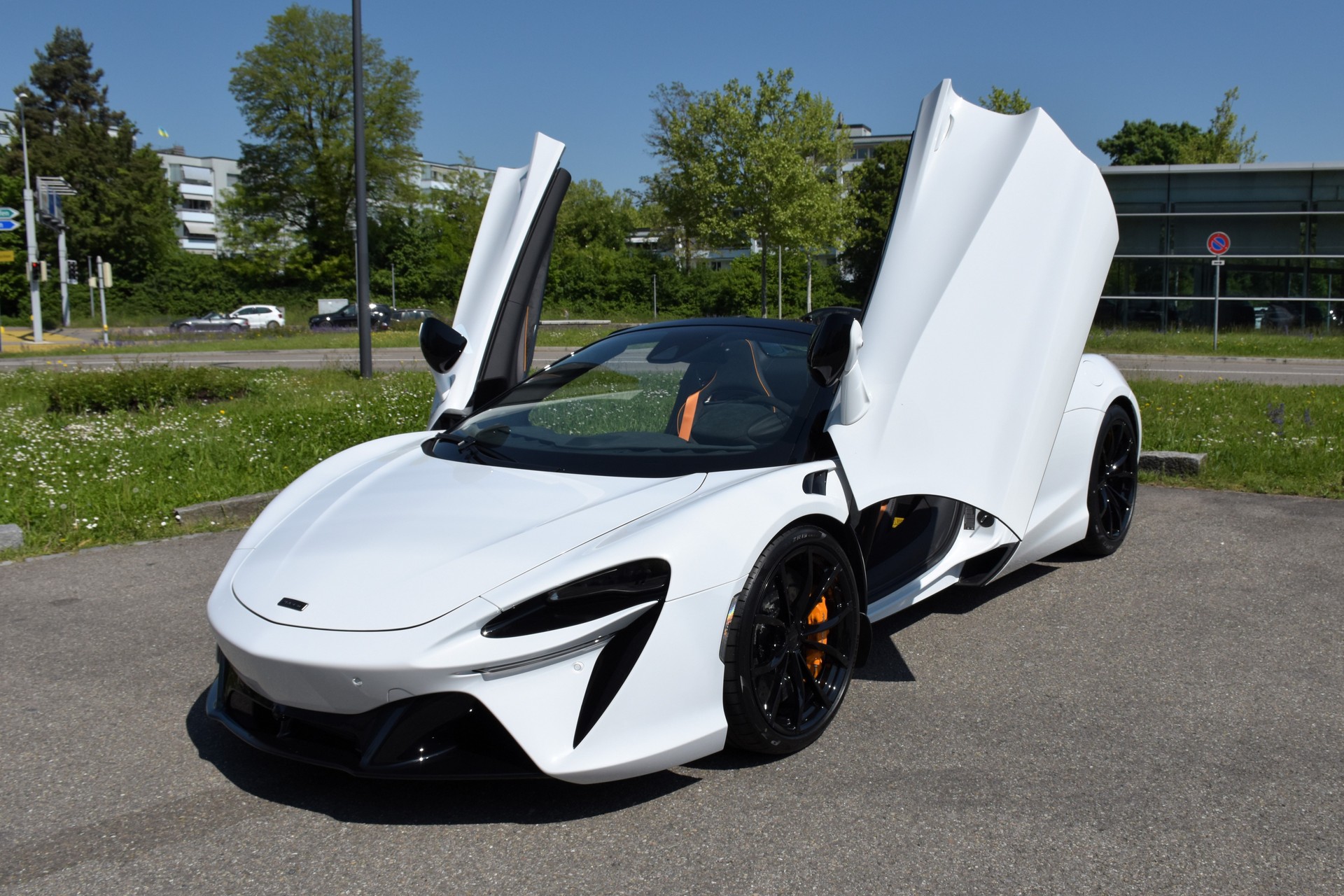 McLAREN ARTURA SPIDER MY25 Performance 3.0 V6 Plug-in Hybrid SSG-showroom-element-3