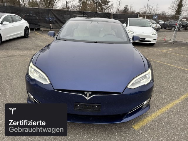 TESLA Model S Performance-showroom-element-1