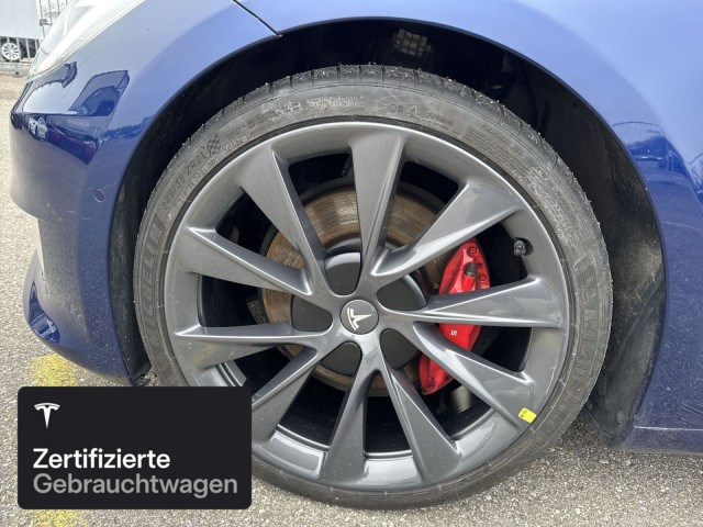 TESLA Model S Performance-showroom-element-3