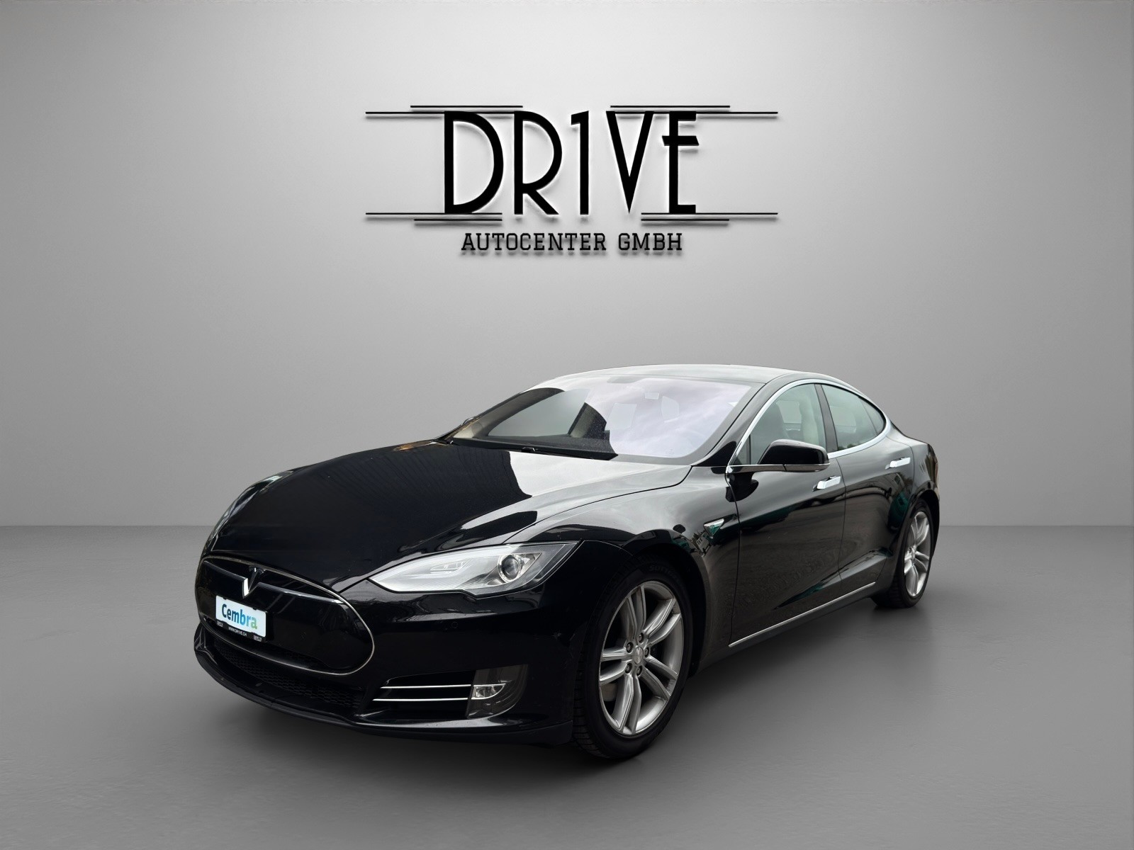 TESLA Model S 85 Signature