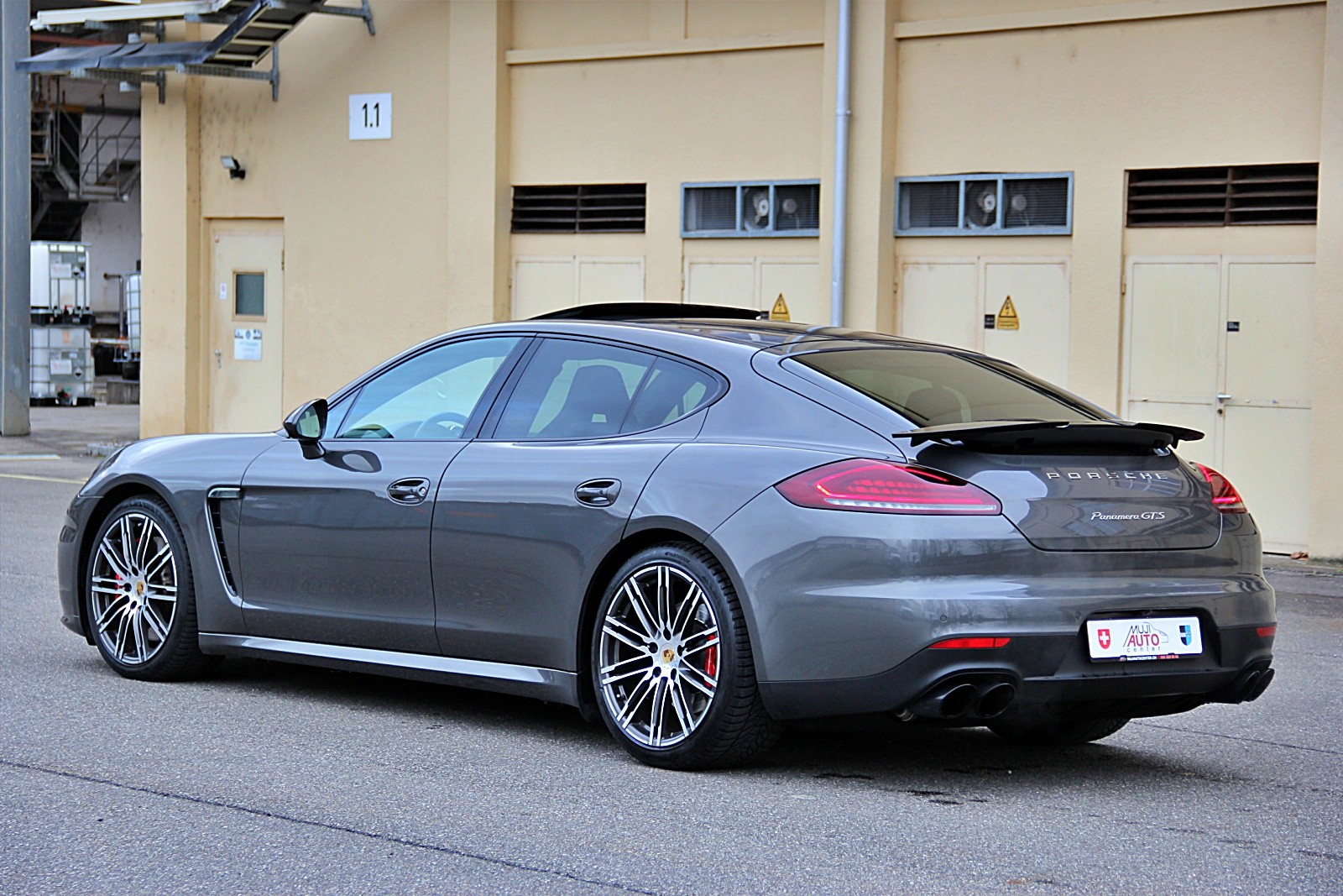 PORSCHE Panamera GTS 4.8 PDK-showroom-element-3