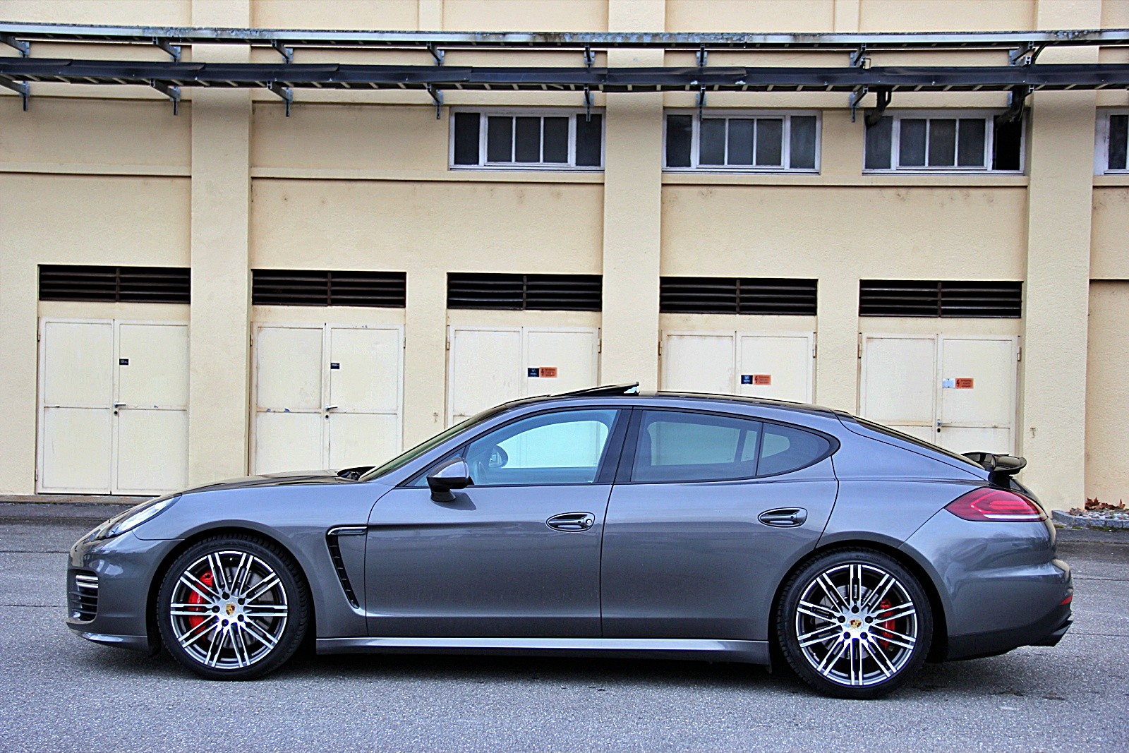 PORSCHE Panamera GTS 4.8 PDK-showroom-element-1