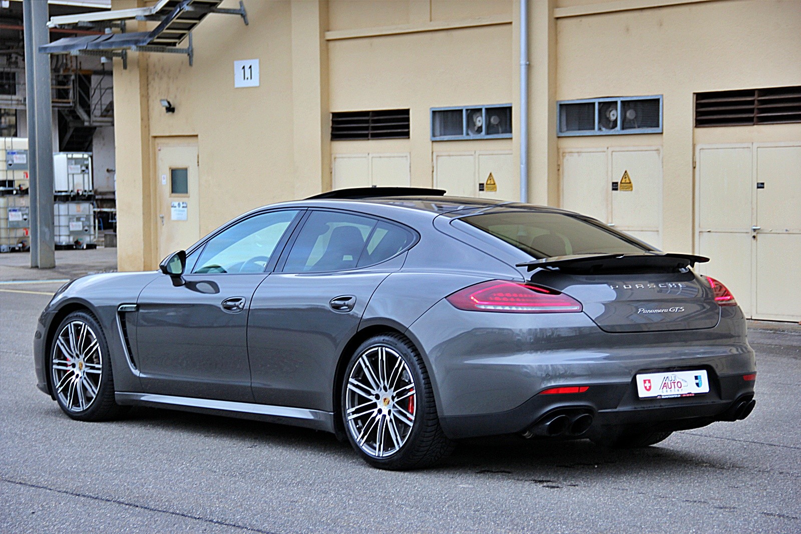 PORSCHE Panamera GTS 4.8 PDK-showroom-element-2