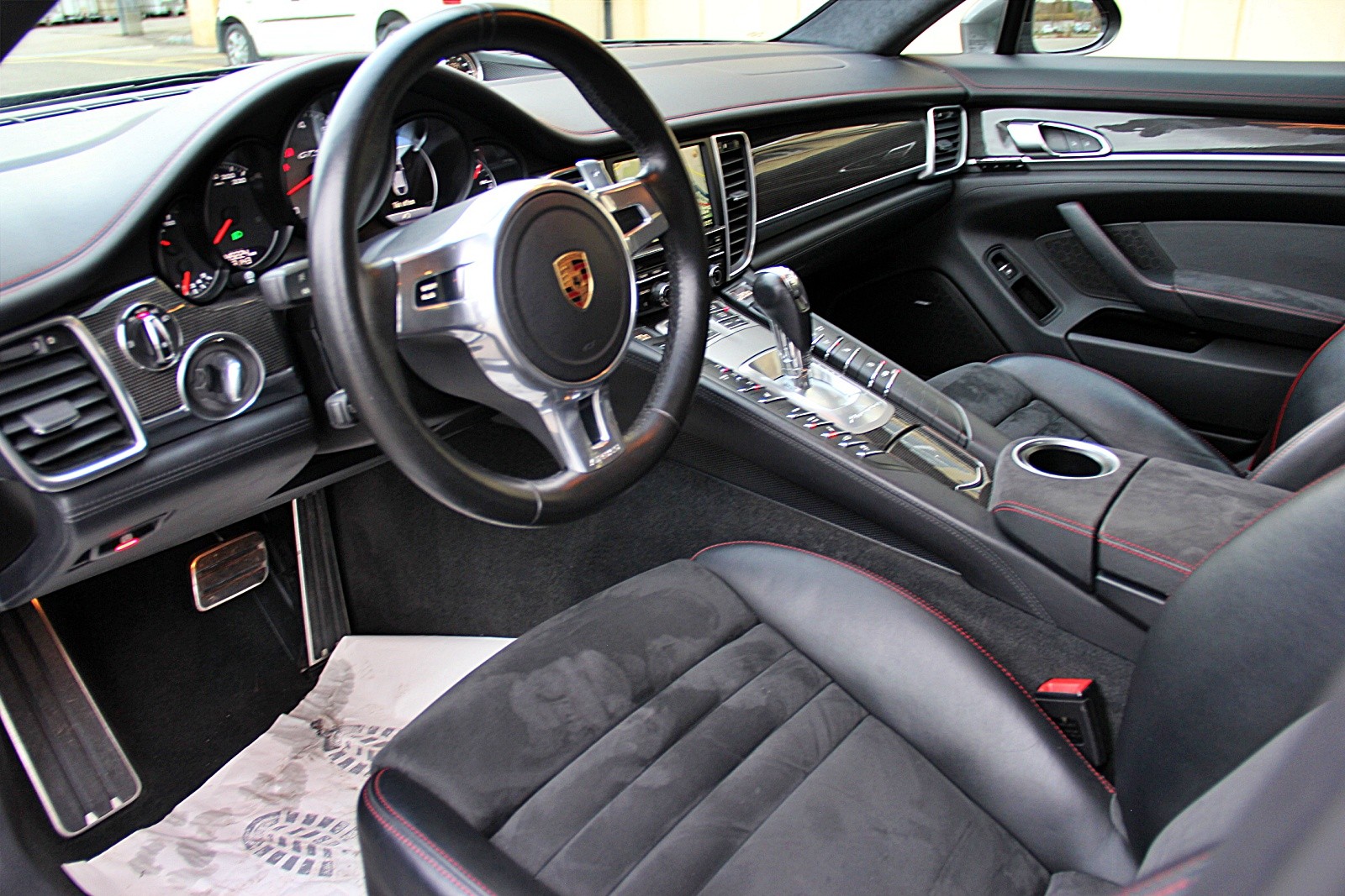 PORSCHE Panamera GTS 4.8 PDK-image-9