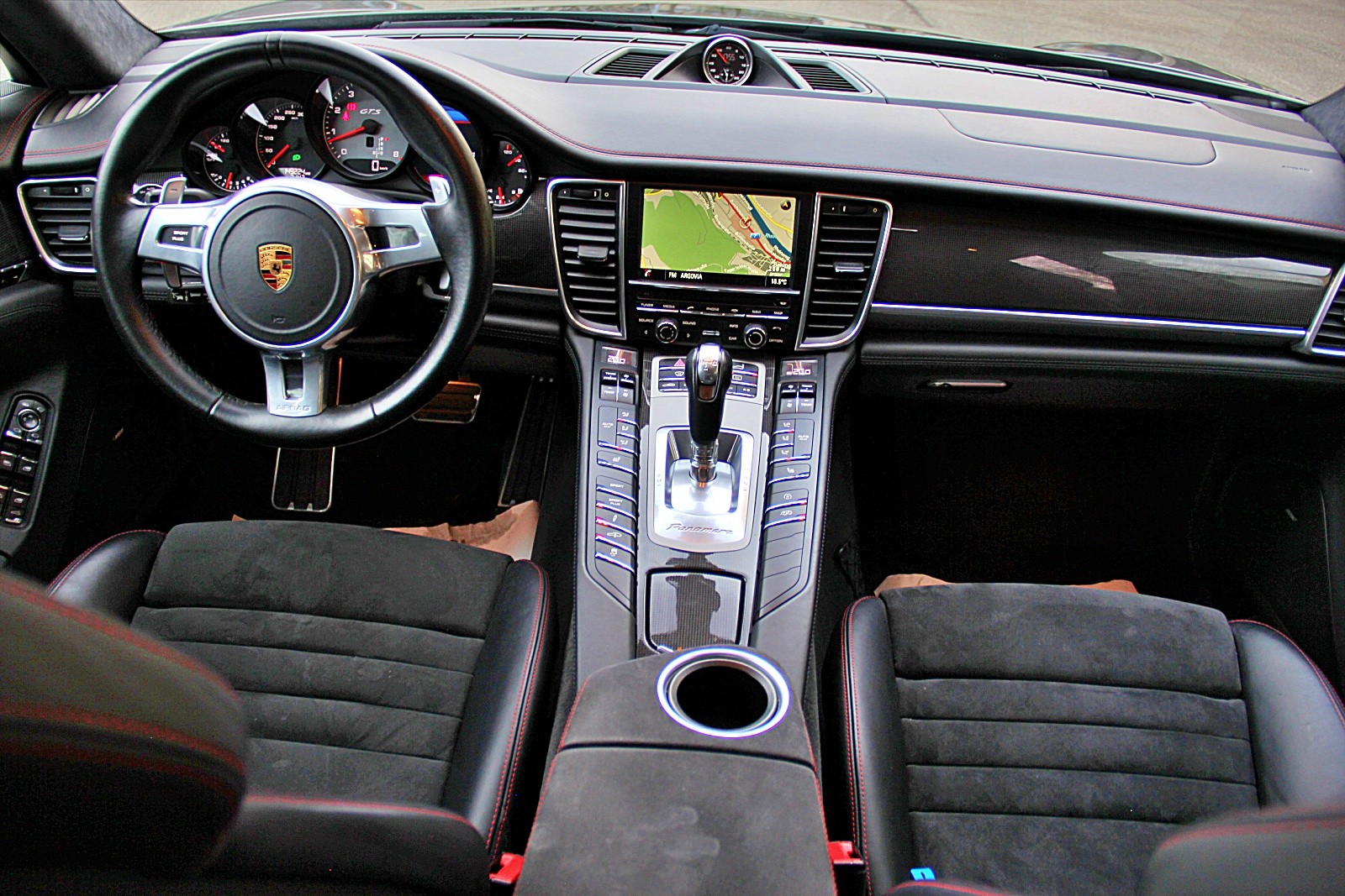 PORSCHE Panamera GTS 4.8 PDK-image-10
