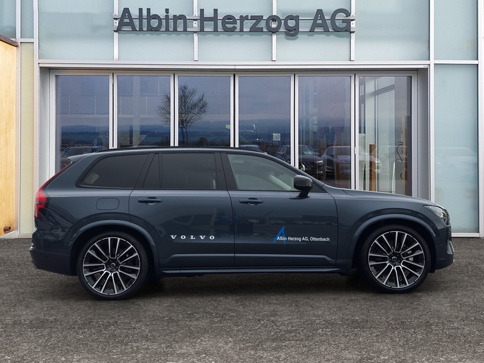 VOLVO XC90 2.0 T8 TE Ultra Dark eAWD-image-4