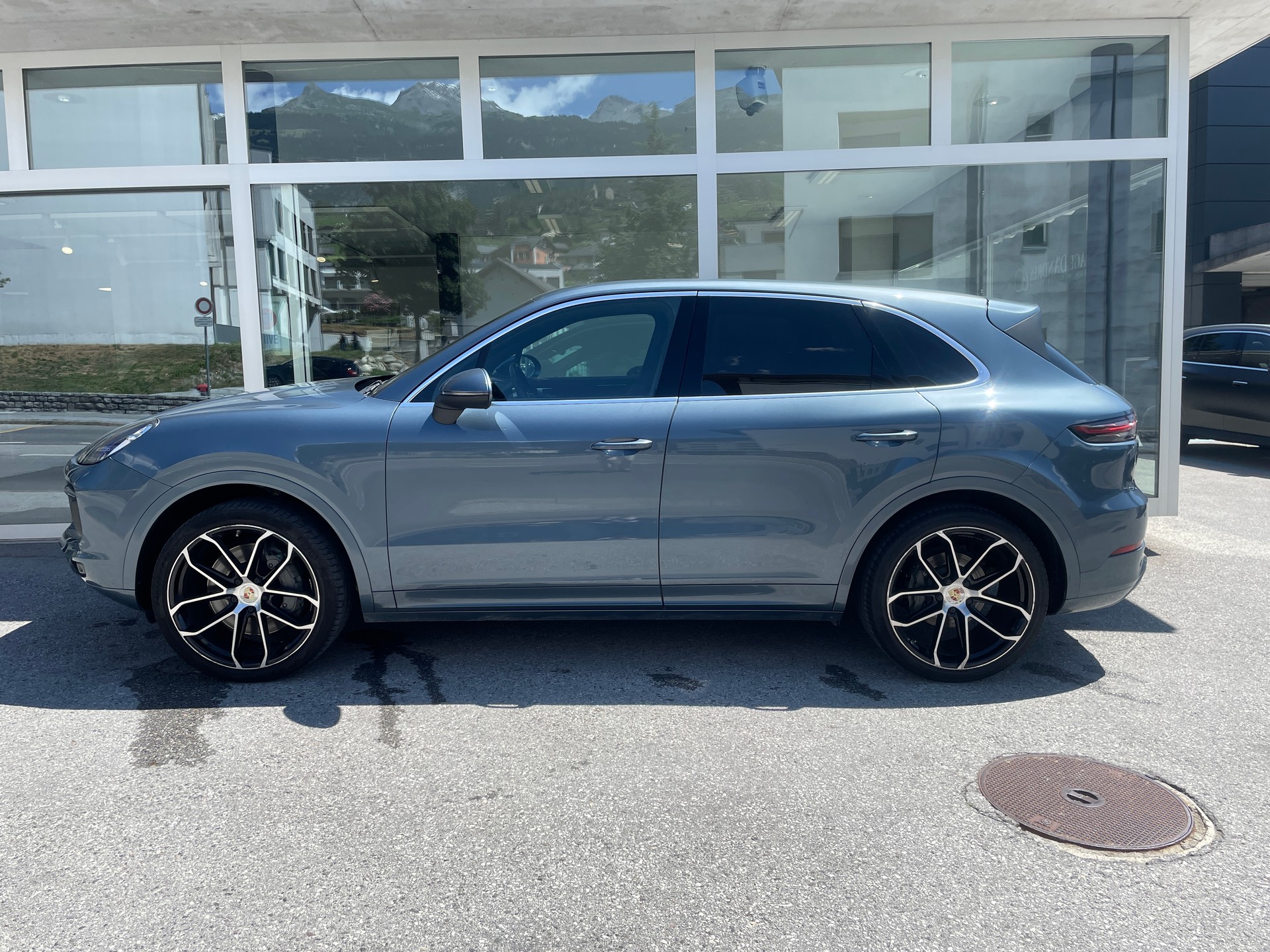 PORSCHE Cayenne S-showroom-element-2
