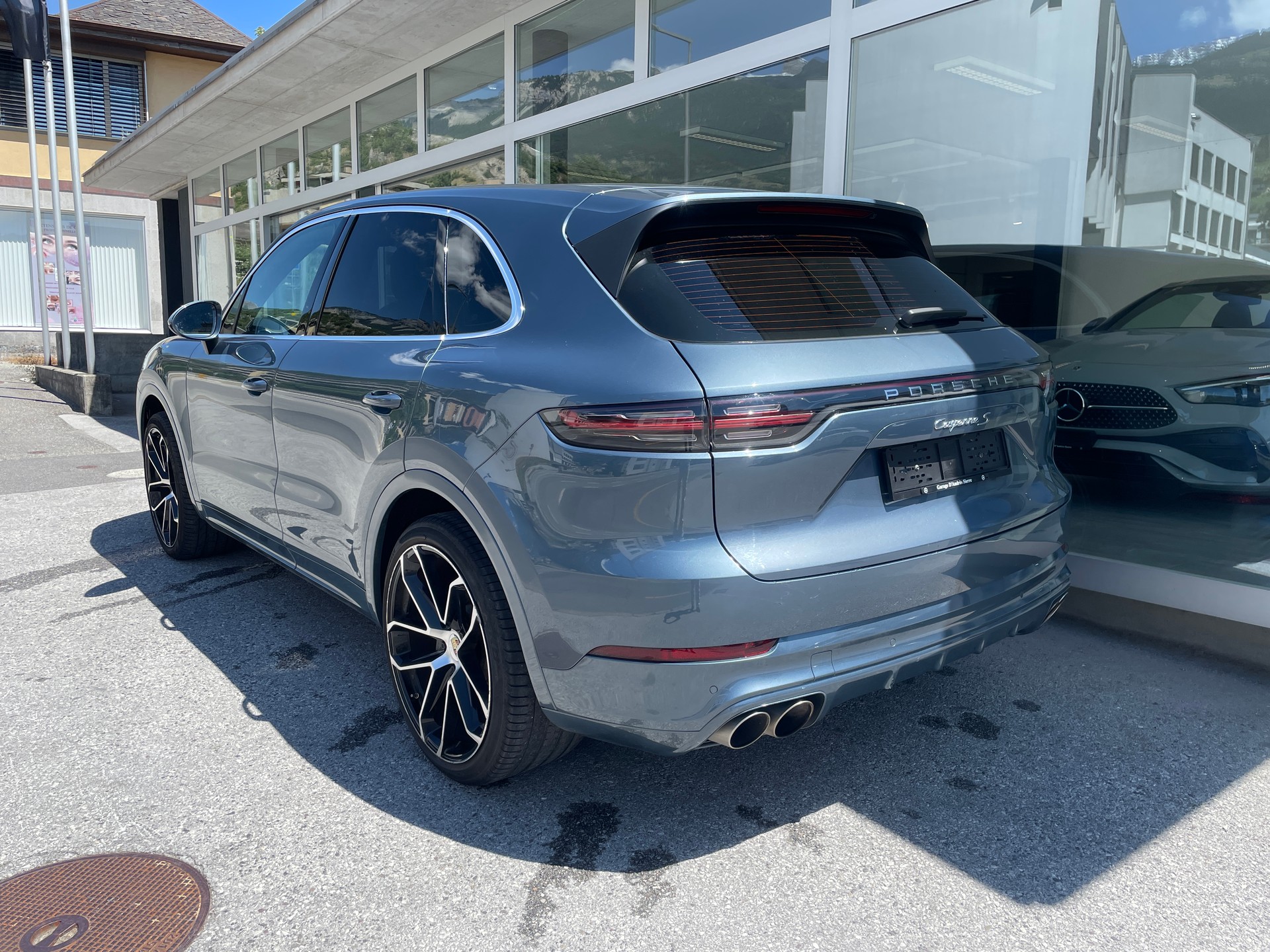 PORSCHE Cayenne S-showroom-element-3