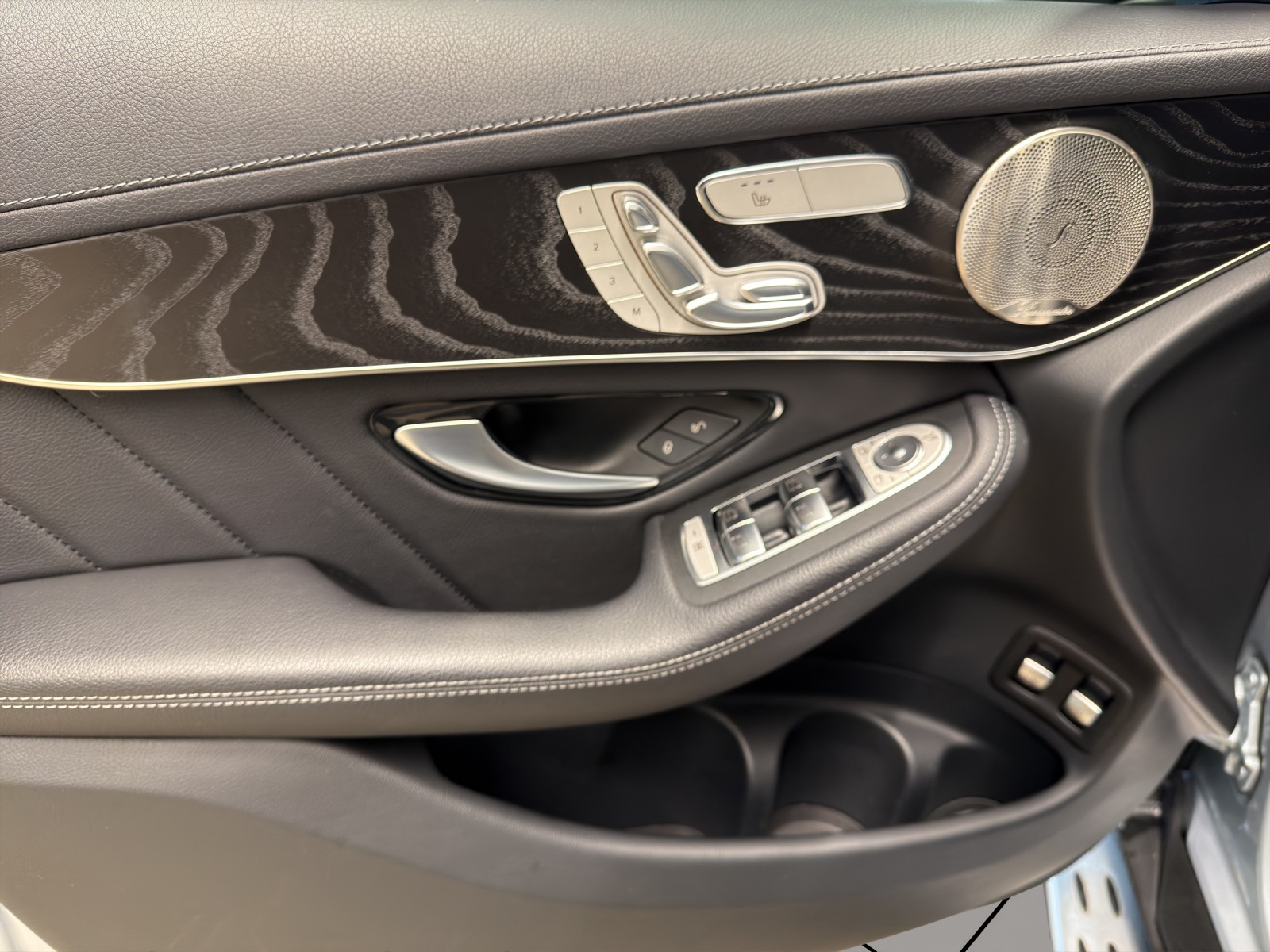 Image MERCEDES-BENZ GLC-300 GLC 300 e AMG Line Plus 4Matic 9G-Tronic