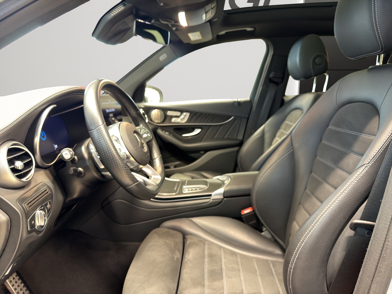 Image MERCEDES-BENZ GLC-300 GLC 300 e AMG Line Plus 4Matic 9G-Tronic