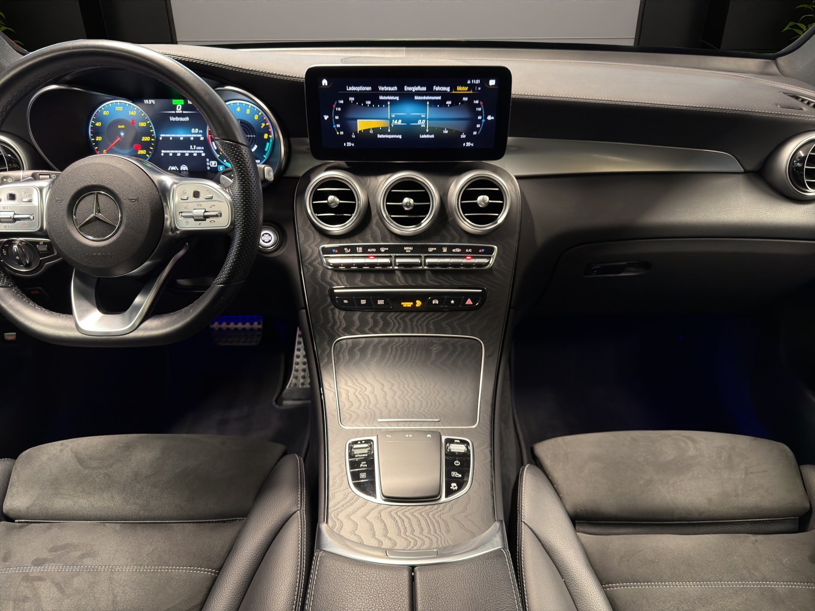 Image MERCEDES-BENZ GLC-300 GLC 300 e AMG Line Plus 4Matic 9G-Tronic