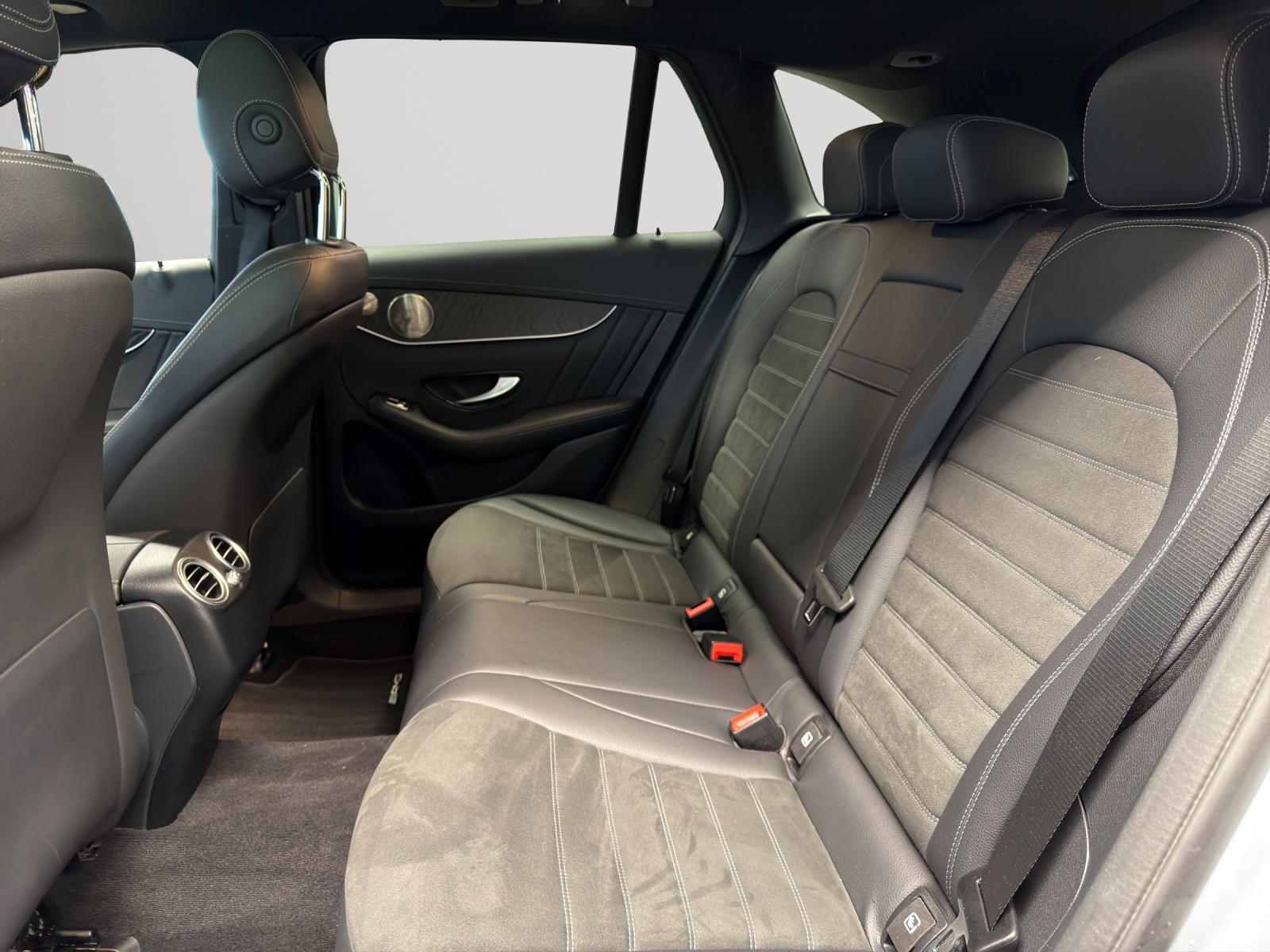 Image MERCEDES-BENZ GLC-300 GLC 300 e AMG Line Plus 4Matic 9G-Tronic