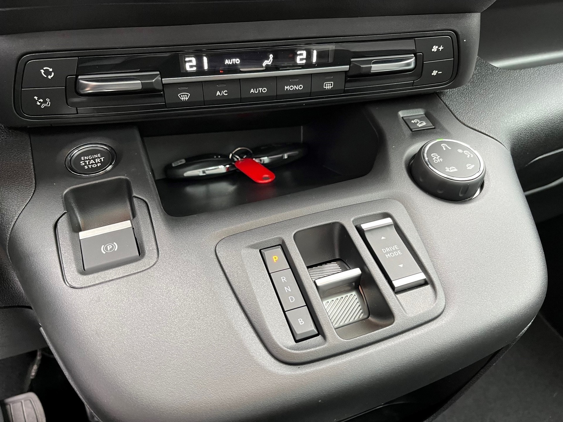 CITROEN e-Berlingo Shine-image-7