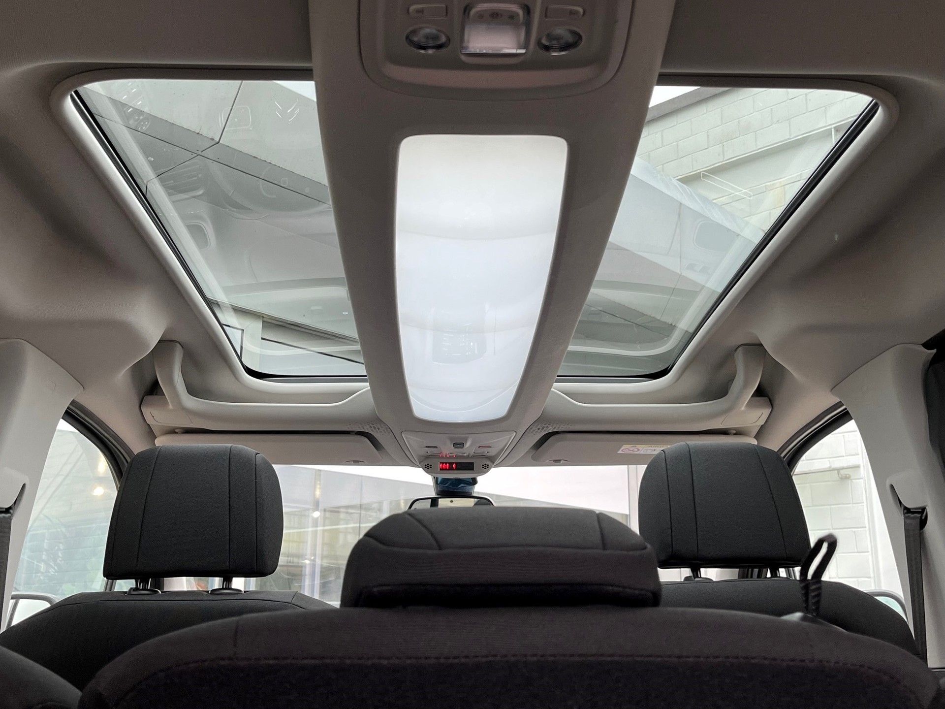 CITROEN e-Berlingo Shine-image-9