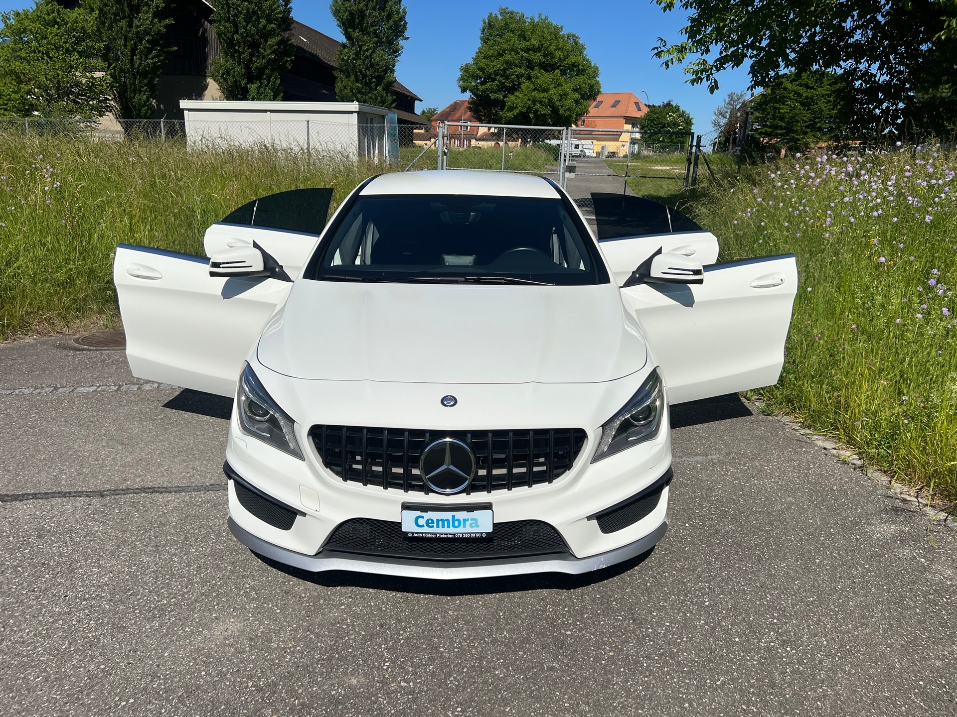 MERCEDES-BENZ CLA 45 AMG 4MATIC "360 PS ALLRAD" FRISCH AB MFK !! VON FRAU GEFAHREN MIT 8 RÄDER.-showroom-element-1